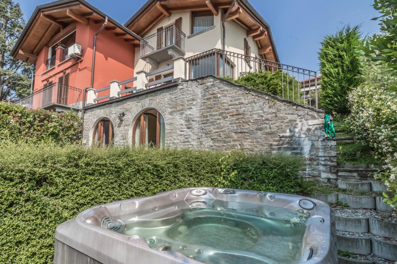 Il Borgo Apartment Menaggio en Menaggio — balance & terrace