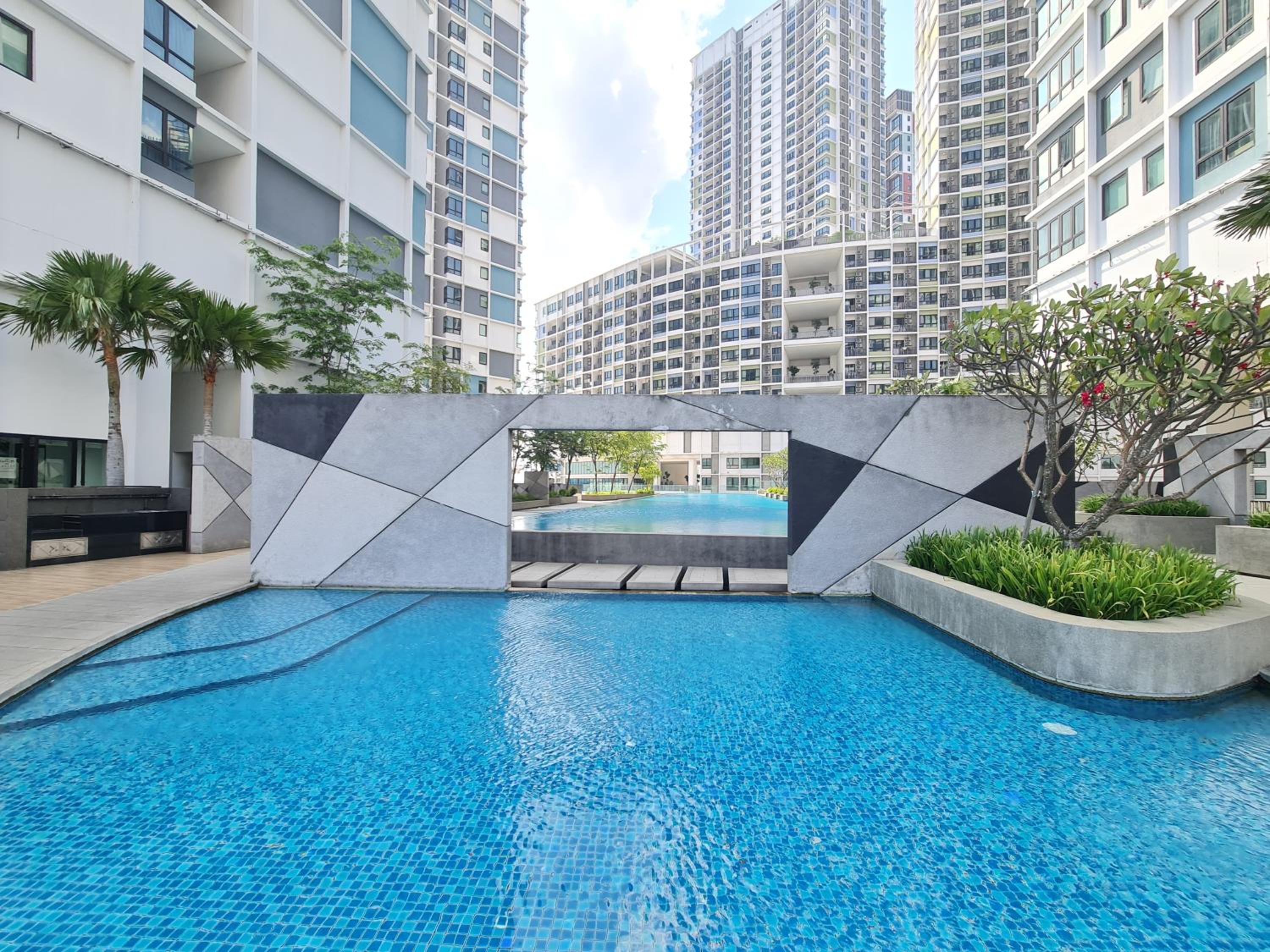 I-City Free Wifi 55inch SmartTV Car Park fit 5pax photo 8