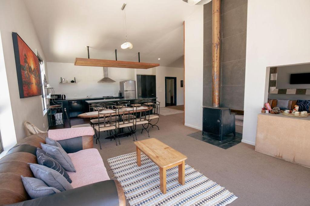 Spacious Mt Hutt Ski & Summer Lodge in Methven with Spa view 5