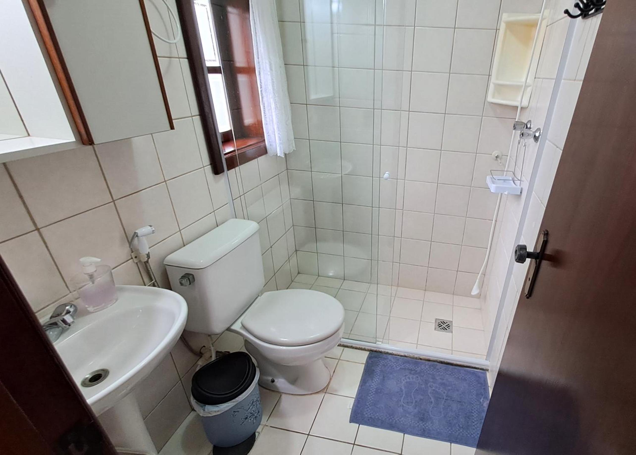 Casa em condomínio - Piscina - Churrasqueira