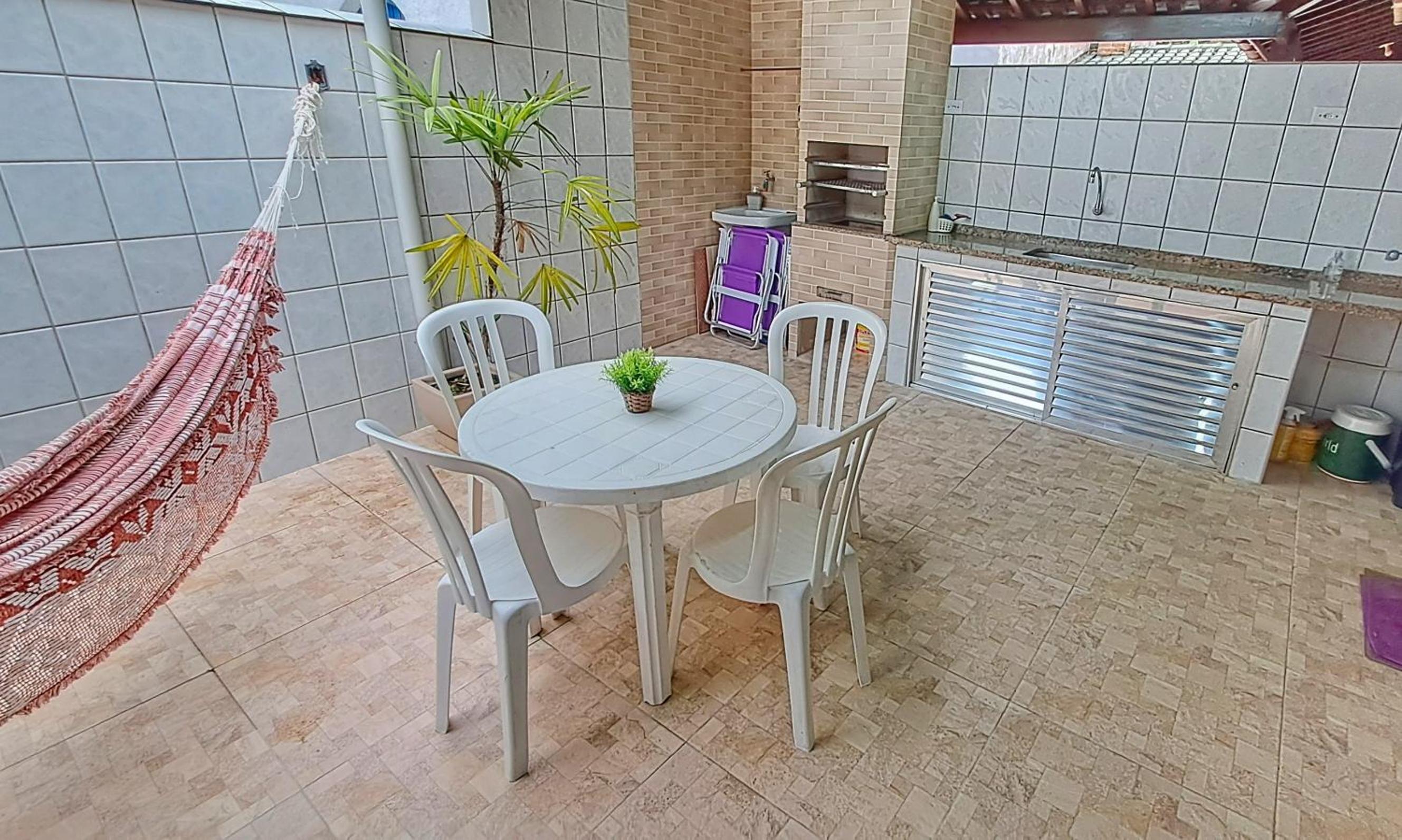 Casa em condomínio - Piscina - Churrasqueira