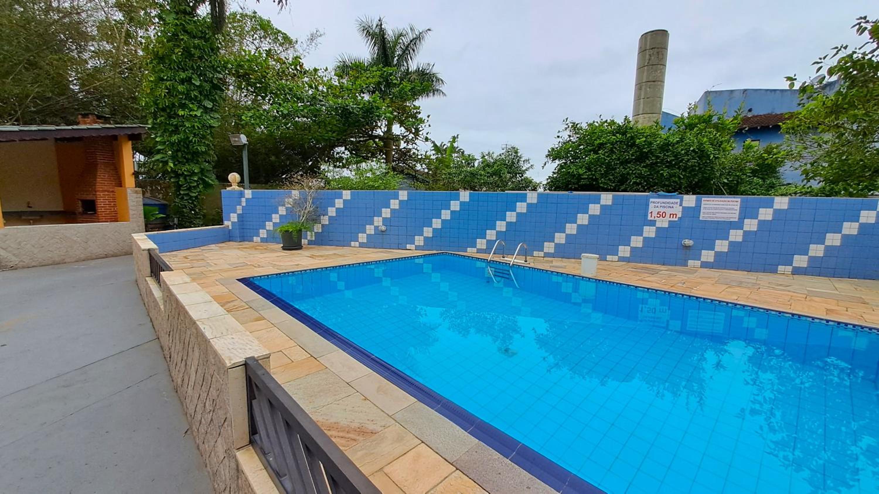 Casa em condomínio - Piscina - Churrasqueira