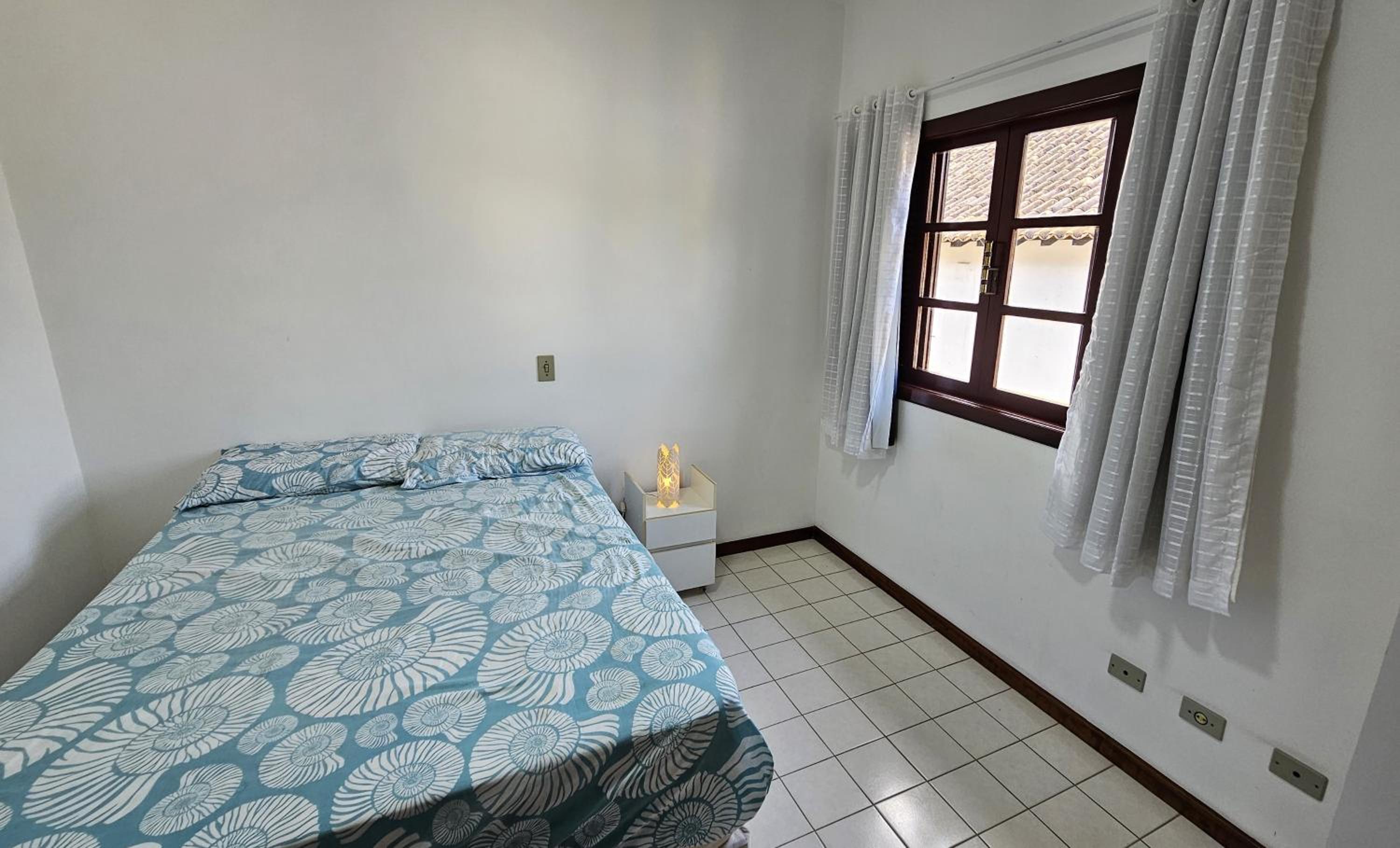 Casa em condomínio - Piscina - Churrasqueira
