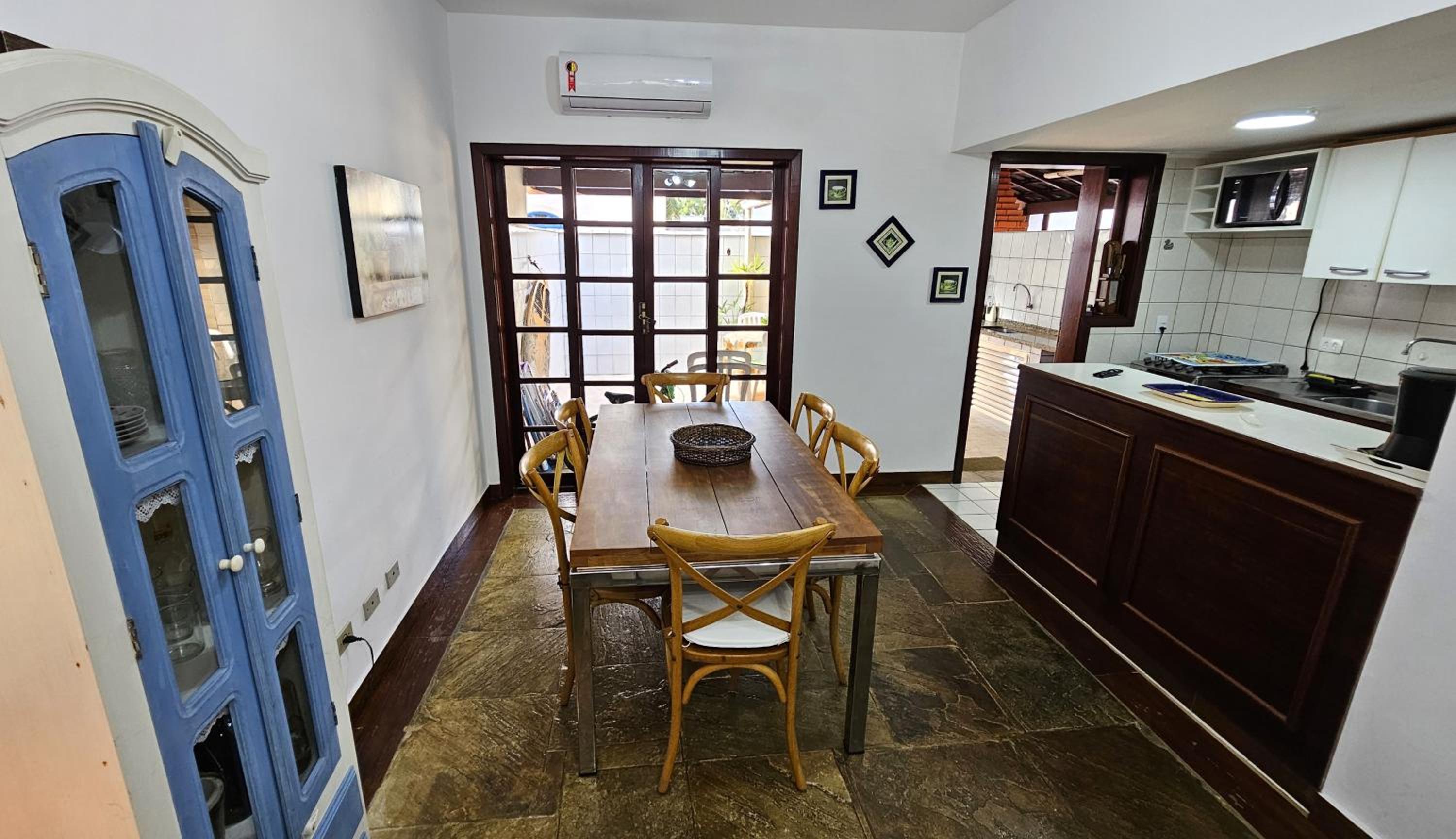 Casa em condomínio - Piscina - Churrasqueira
