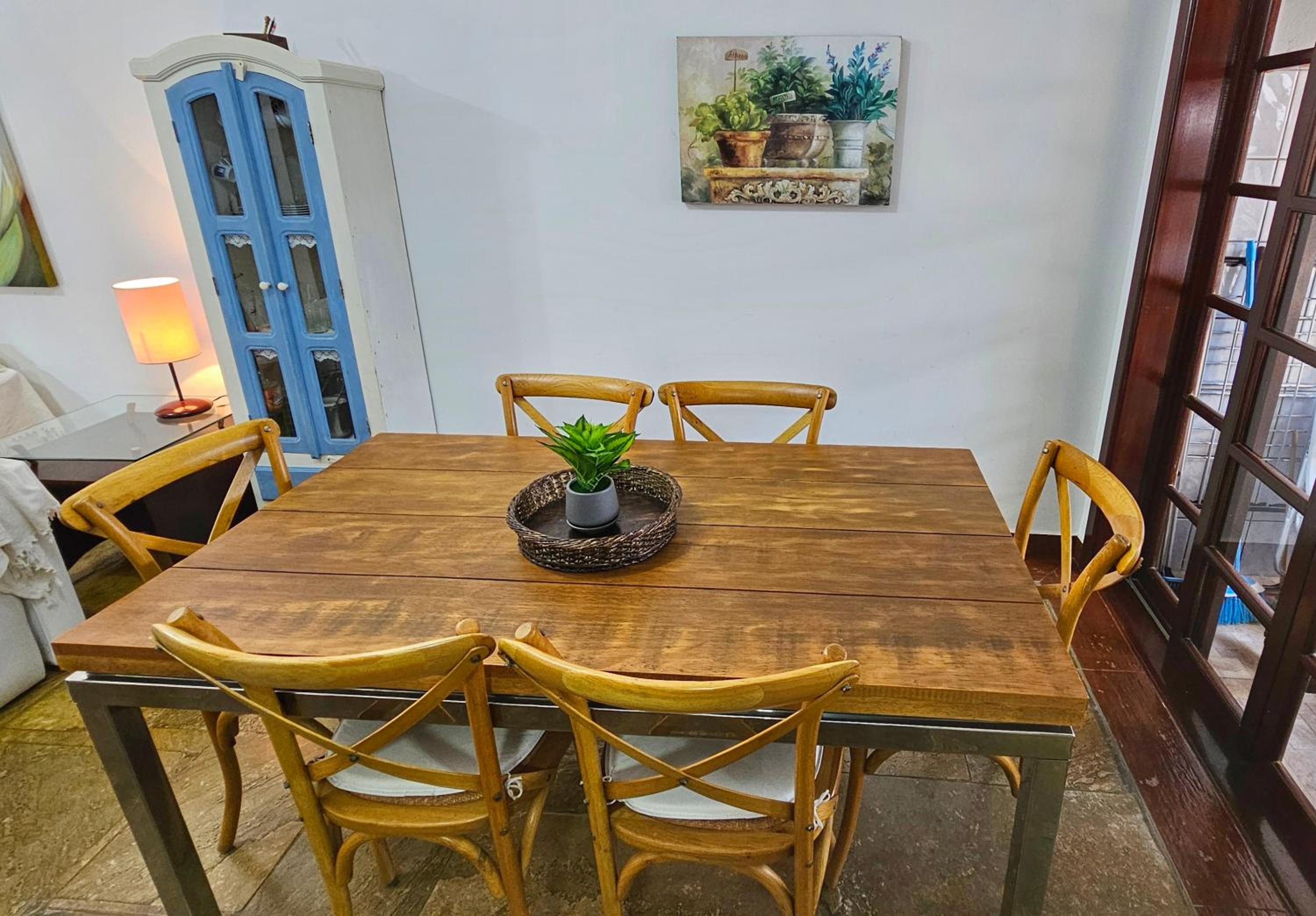 Casa em condomínio - Piscina - Churrasqueira