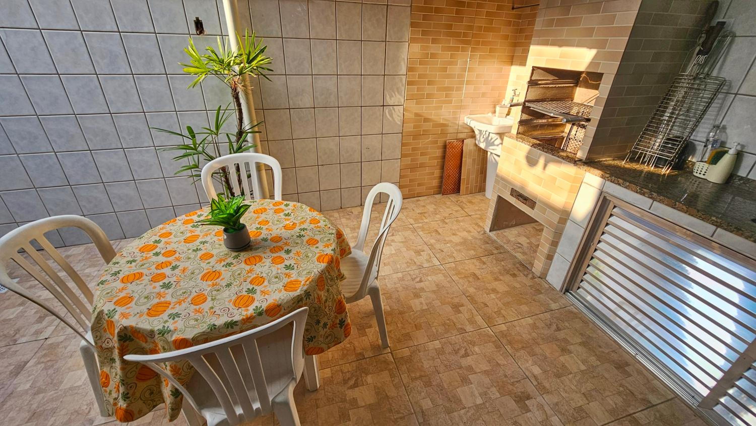 Casa em condomínio - Piscina - Churrasqueira