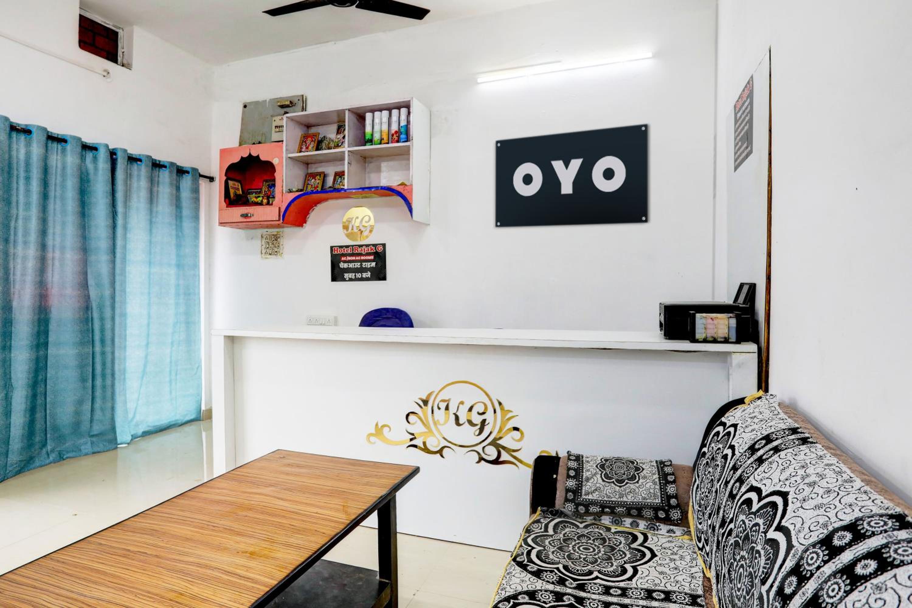 Lobby & Reception