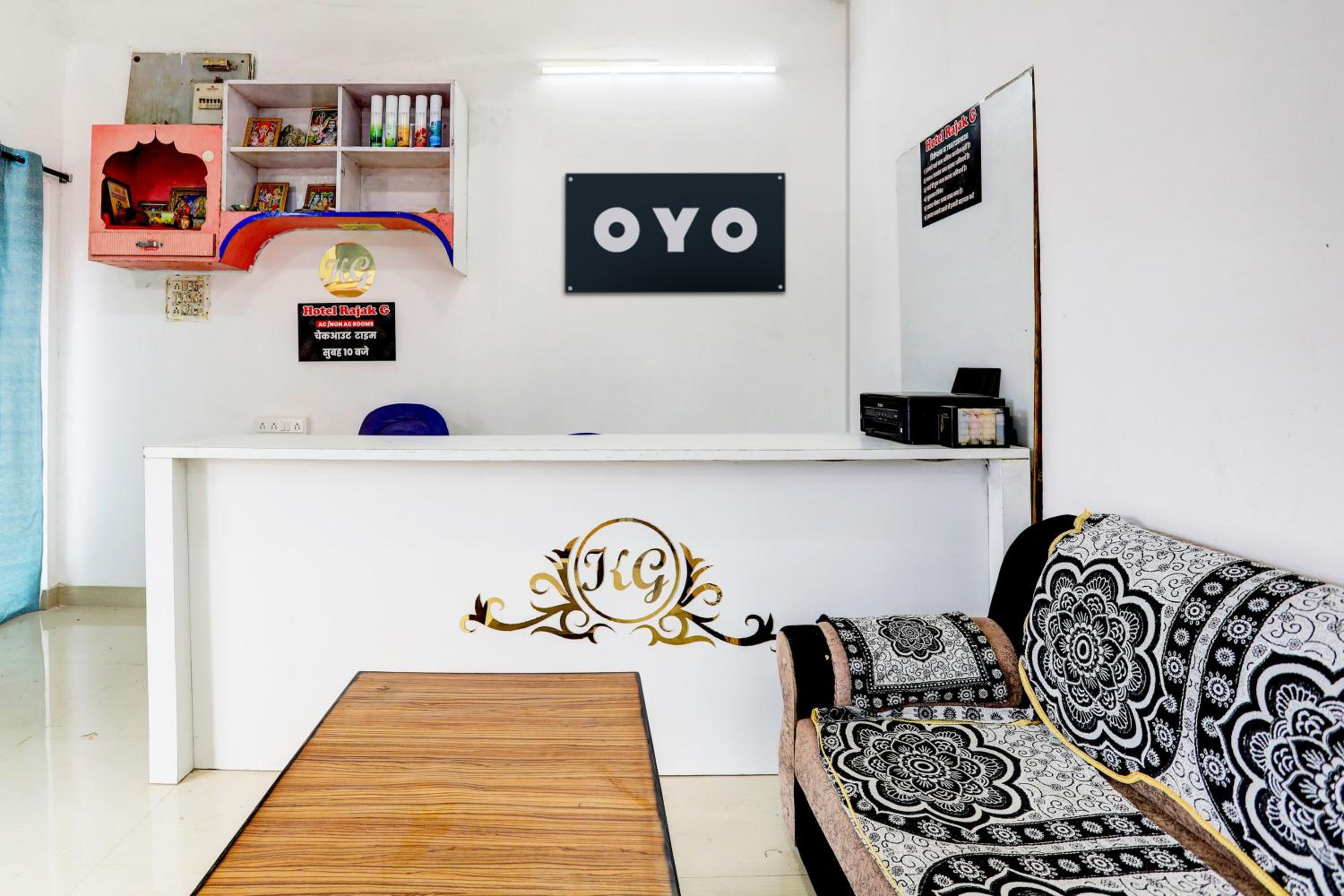 Lobby & Reception