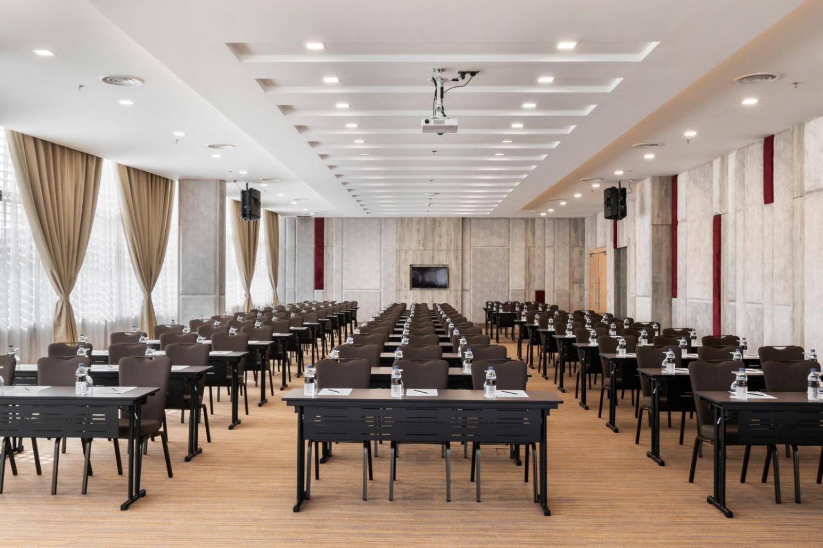 Zenith Suites Cameron