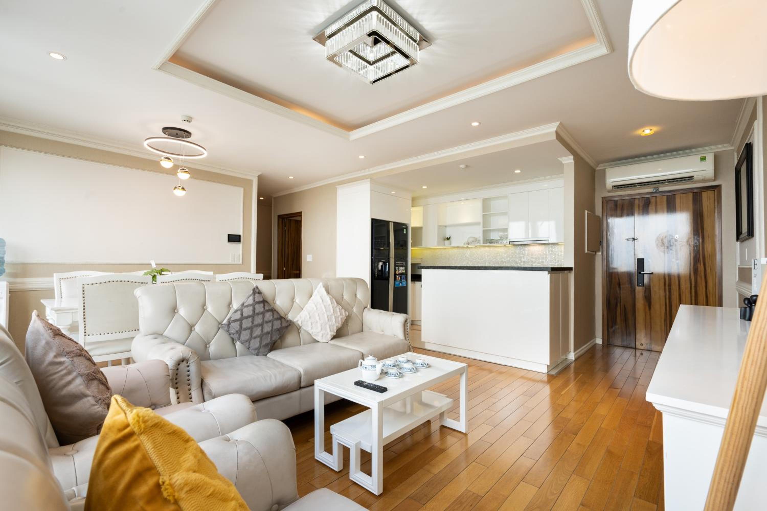 2BR 3BR Luxury Apartment Sky Pool