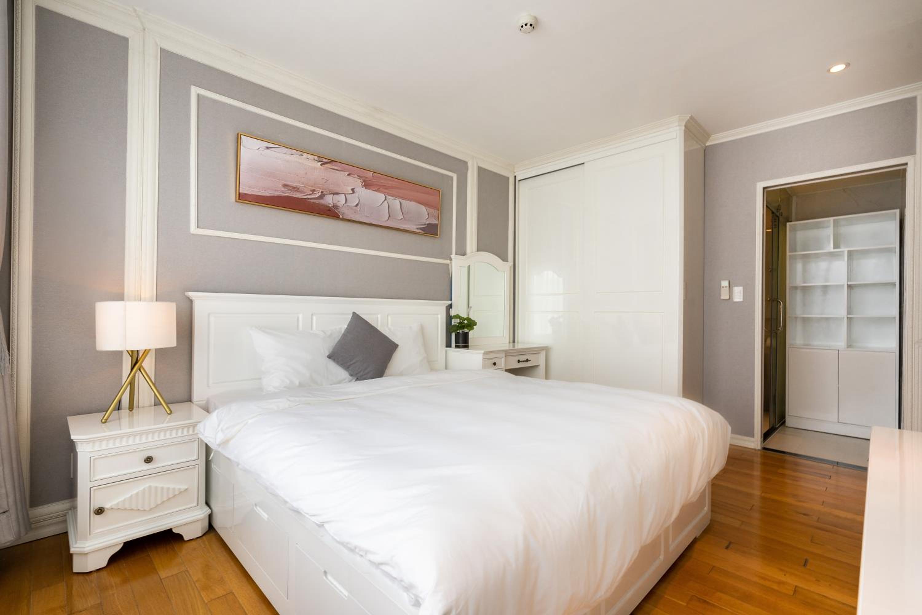 2BR 3BR Luxury Apartment Sky Pool