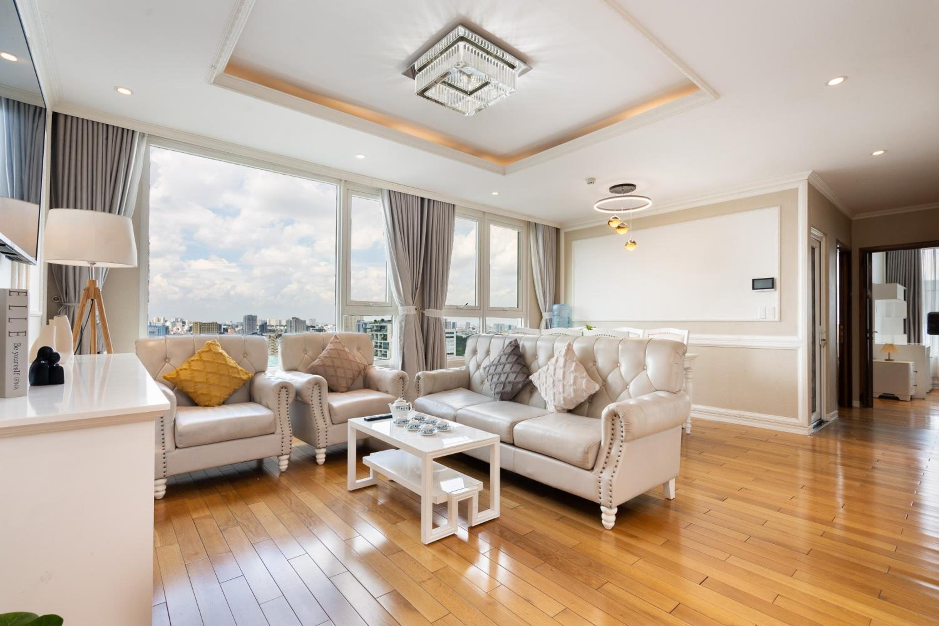 Hotel 2BR 3BR Luxury Apartment Sky Pool - Image 1