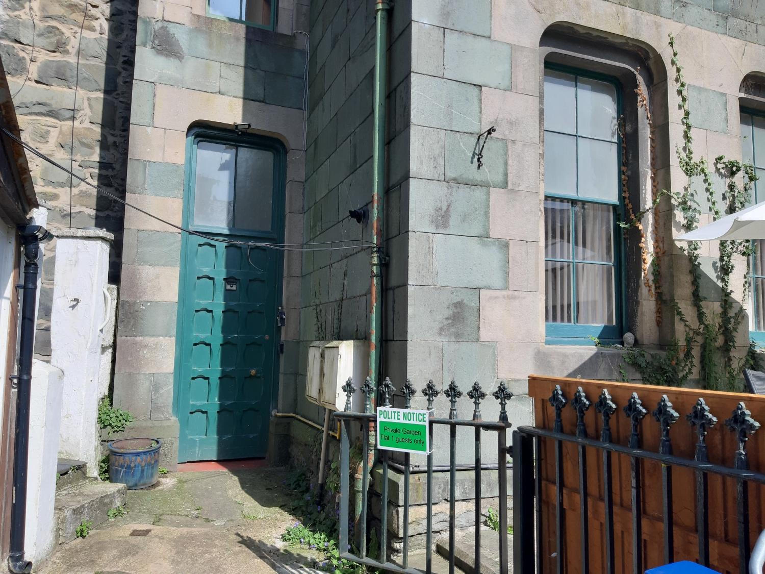 Ground Floor Barmouth Centre Apartment With Garden view 2