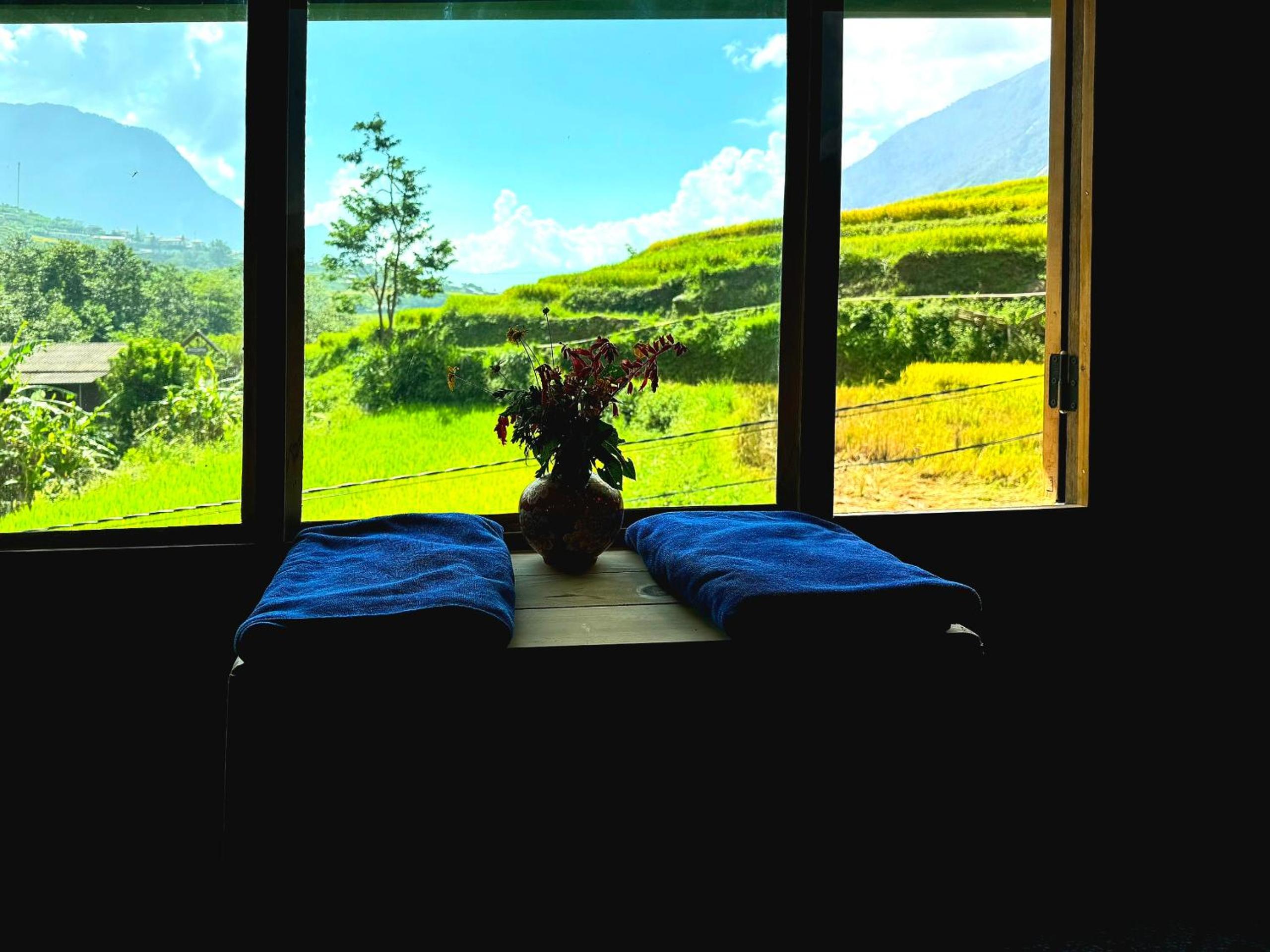 River mountain view homestay