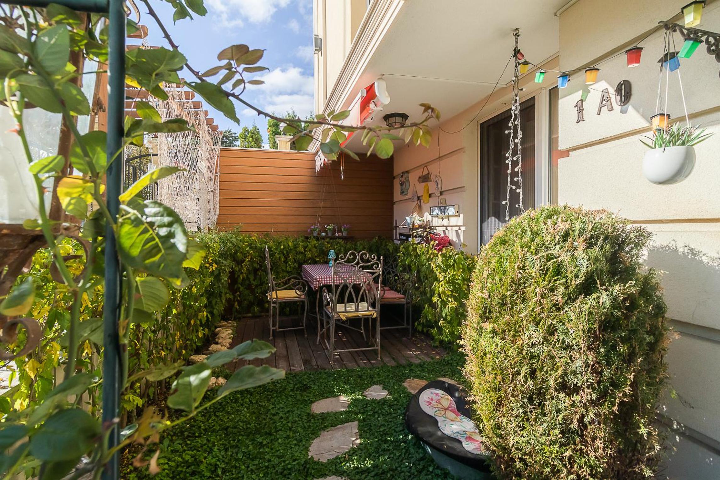 Seaside Apartment with a garden