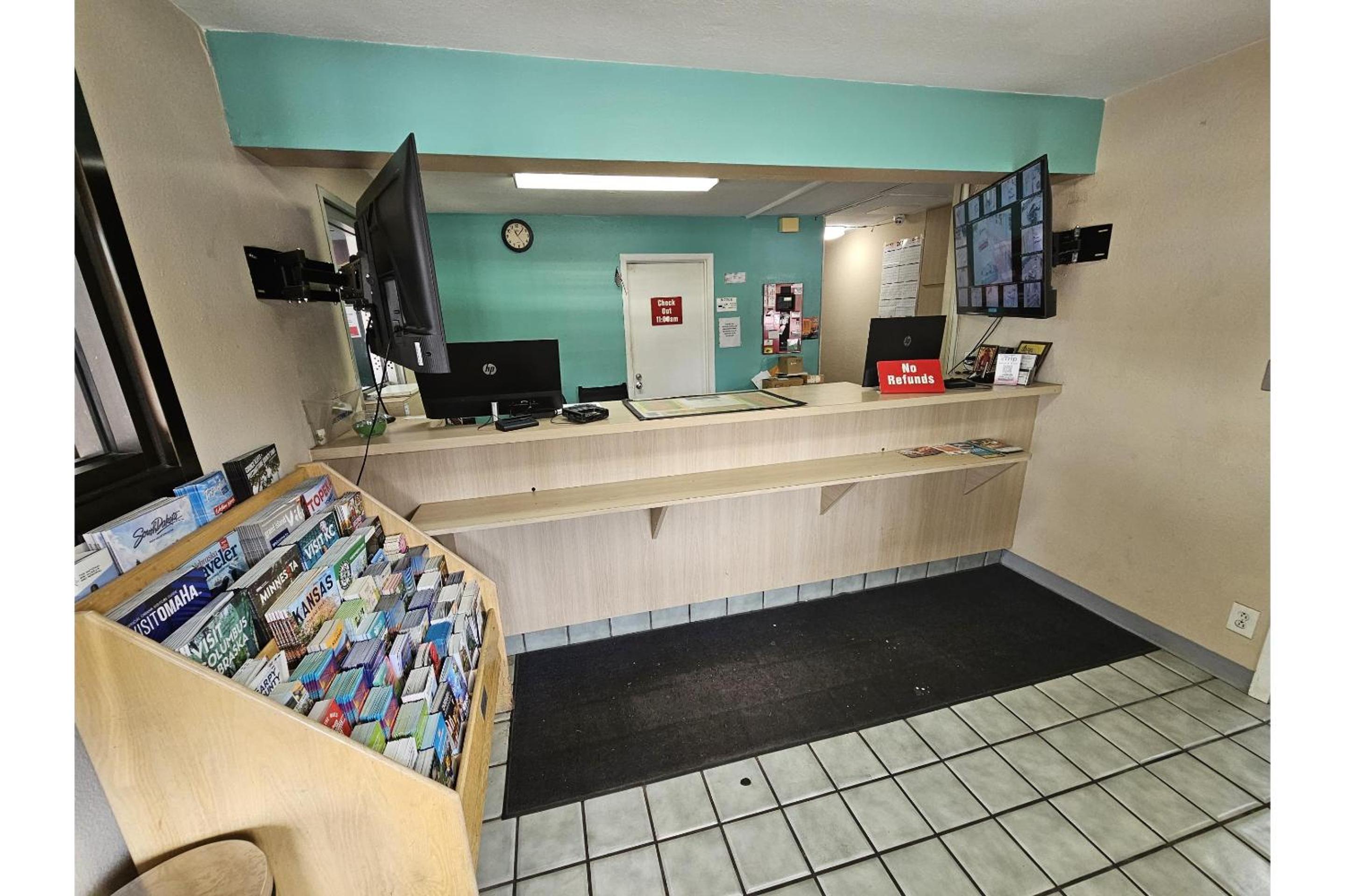 Travel Inn By OYO Omaha view 5