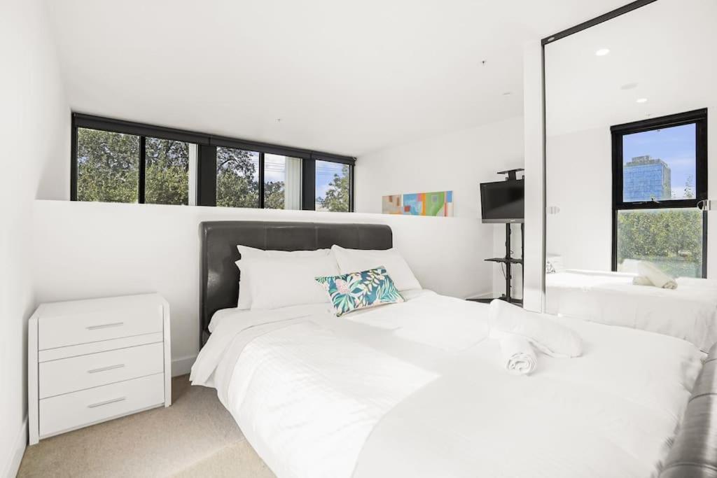 Box Hill Gem 2B Apartment Parking