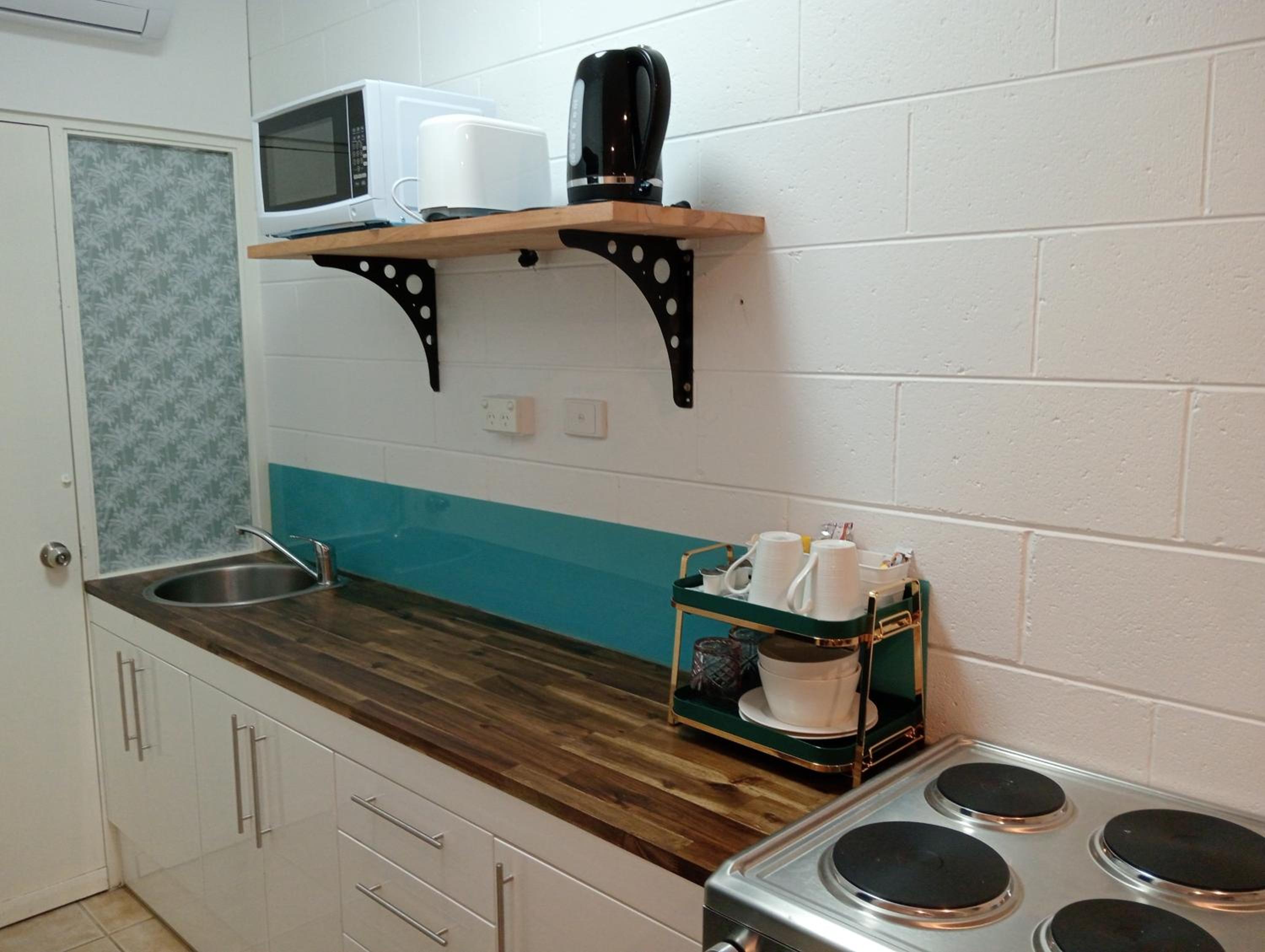 Innisfail Riverfront Motel