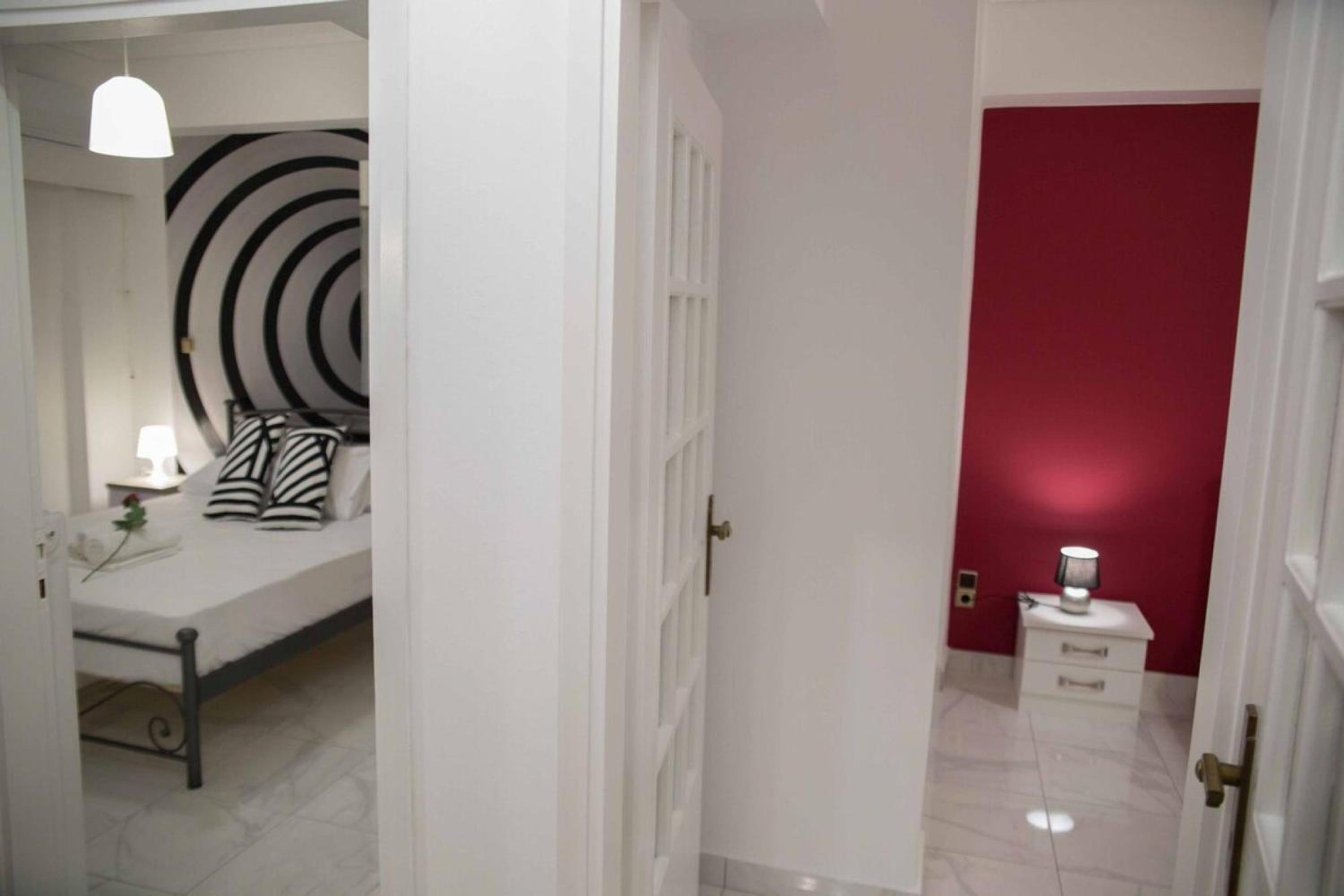 Cozy apartment with sea view next to Marina Zeas photo 4