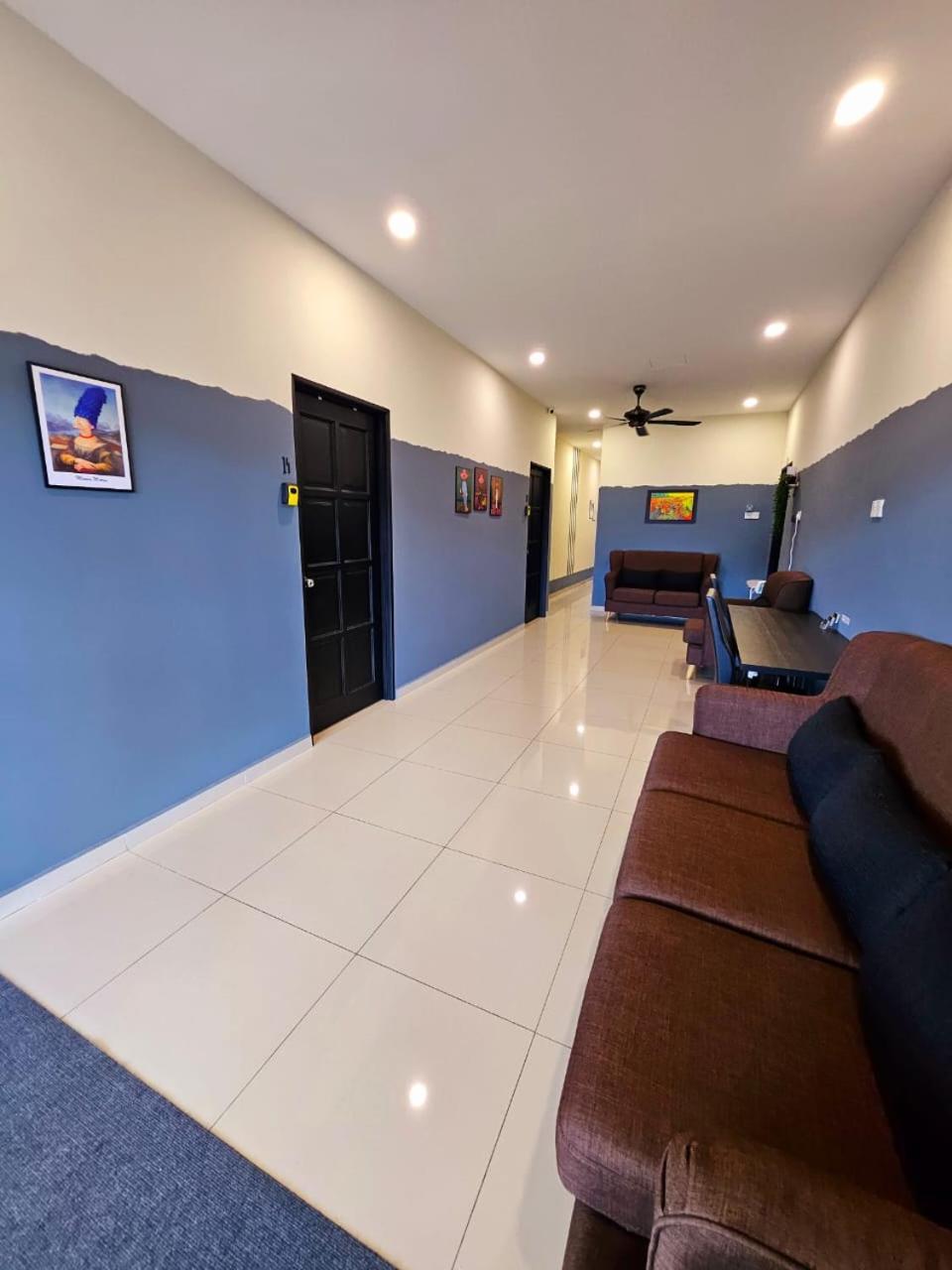 The Blue Guest House, WiFi, Free Parking, Aulong photo 8