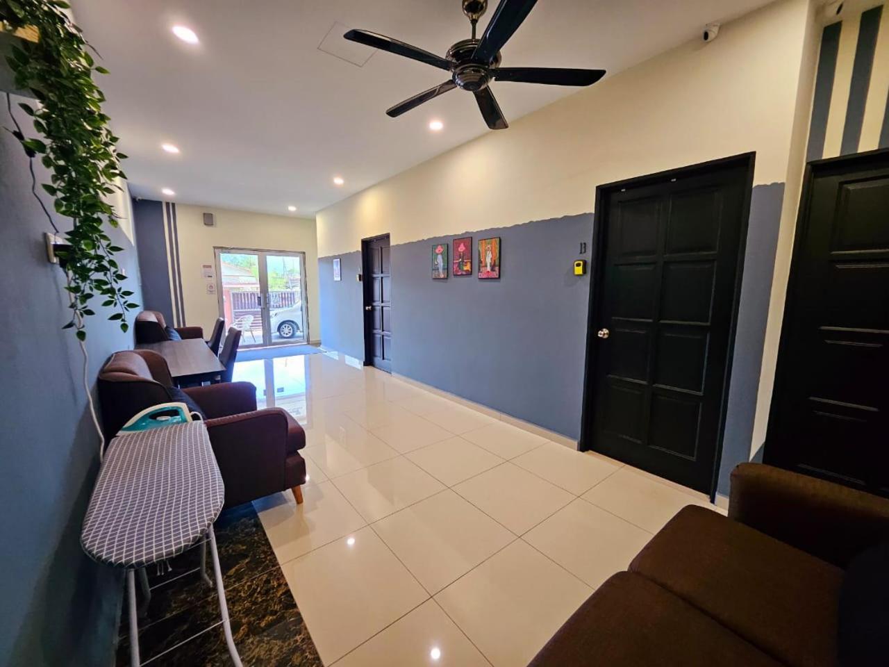 The Blue Guest House, WiFi, Free Parking, Aulong photo 7