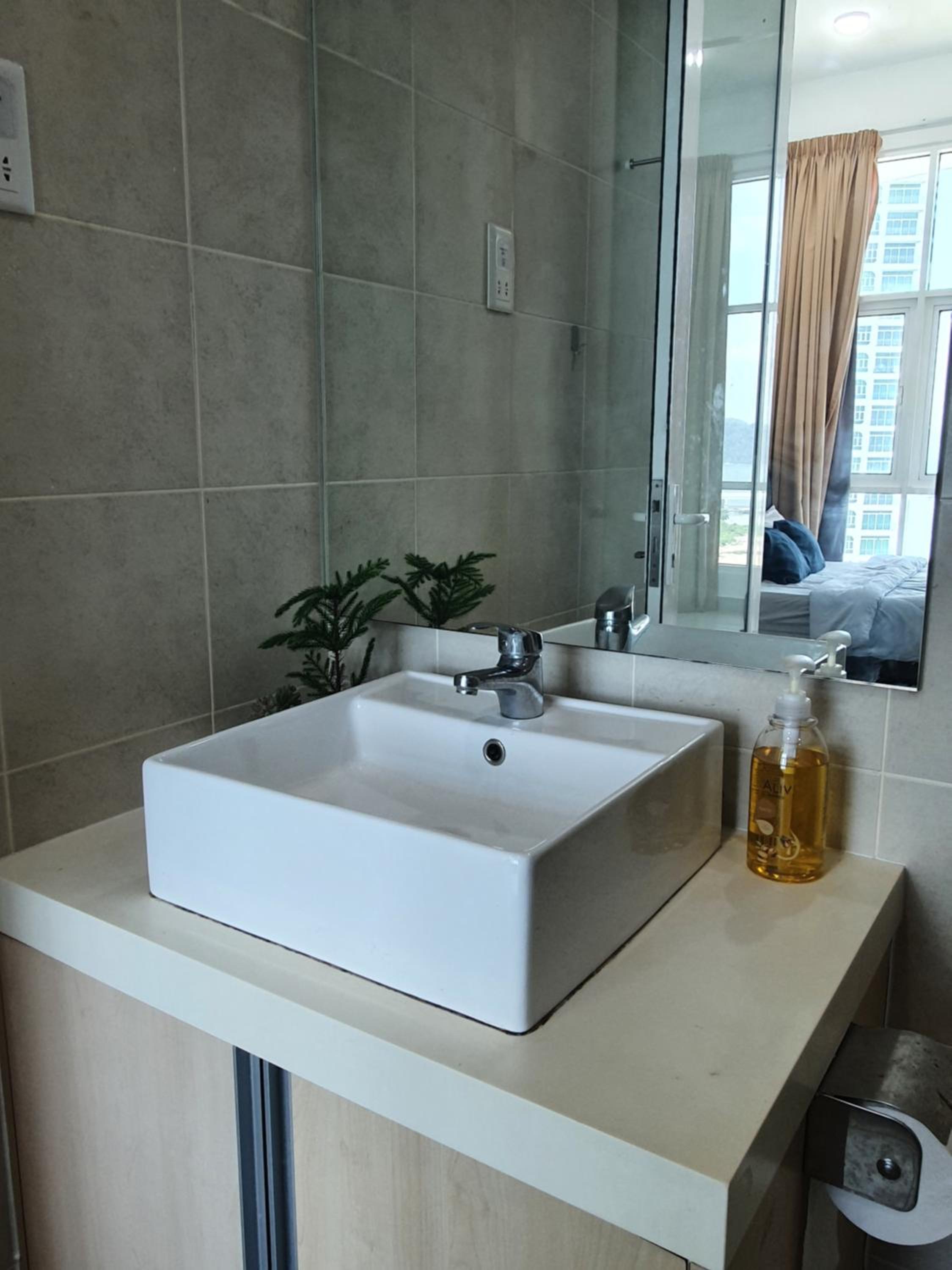 Southbay Seaview Condo A2 10minQueensbay 10minSpice photo 8