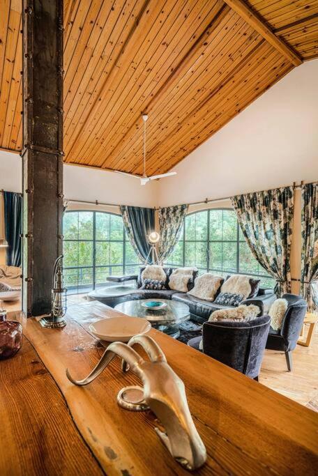 Alpine Vila by EbonyStays, Bhimtal view 2