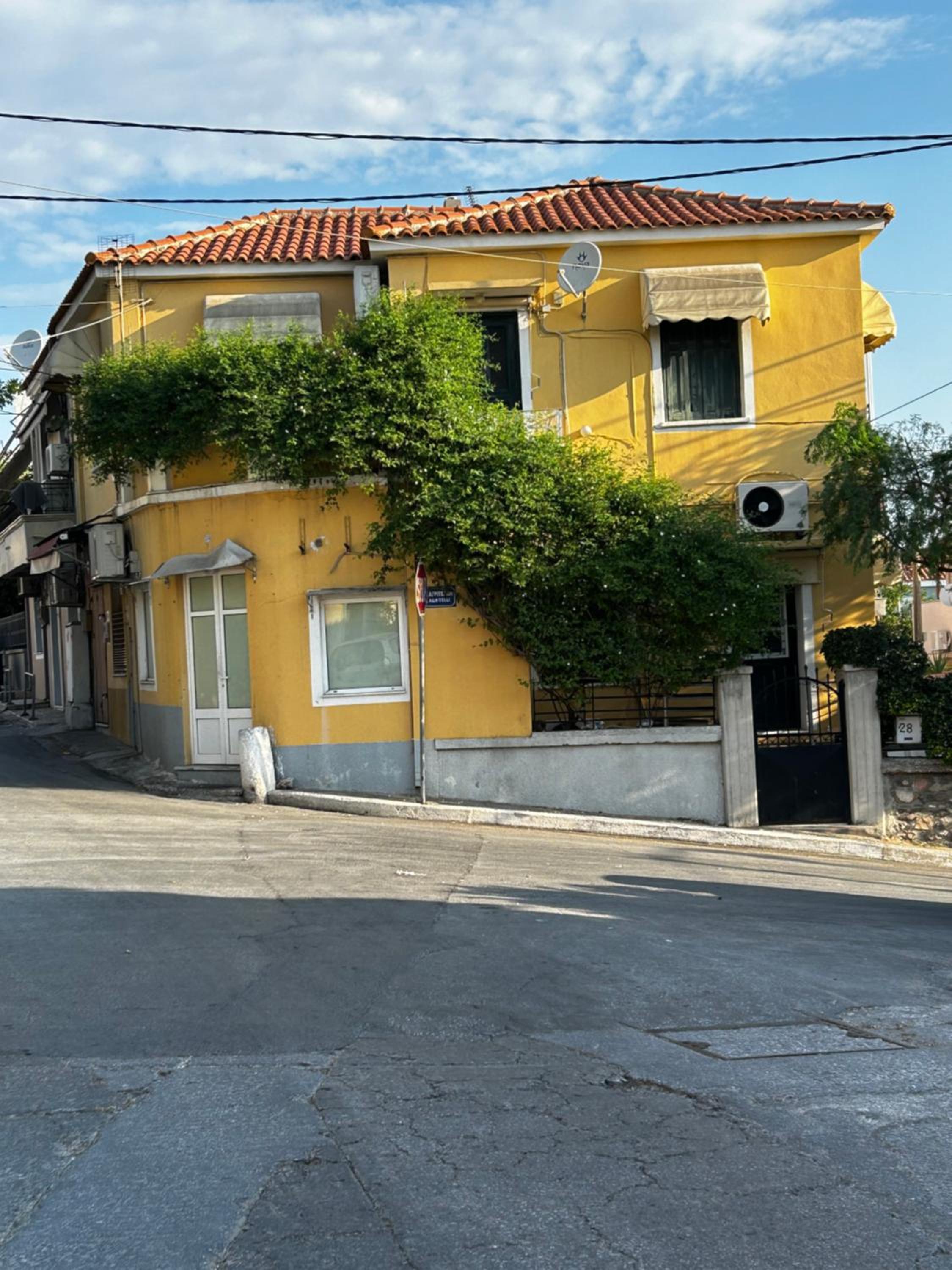 studio in old town of Mytilene view 4