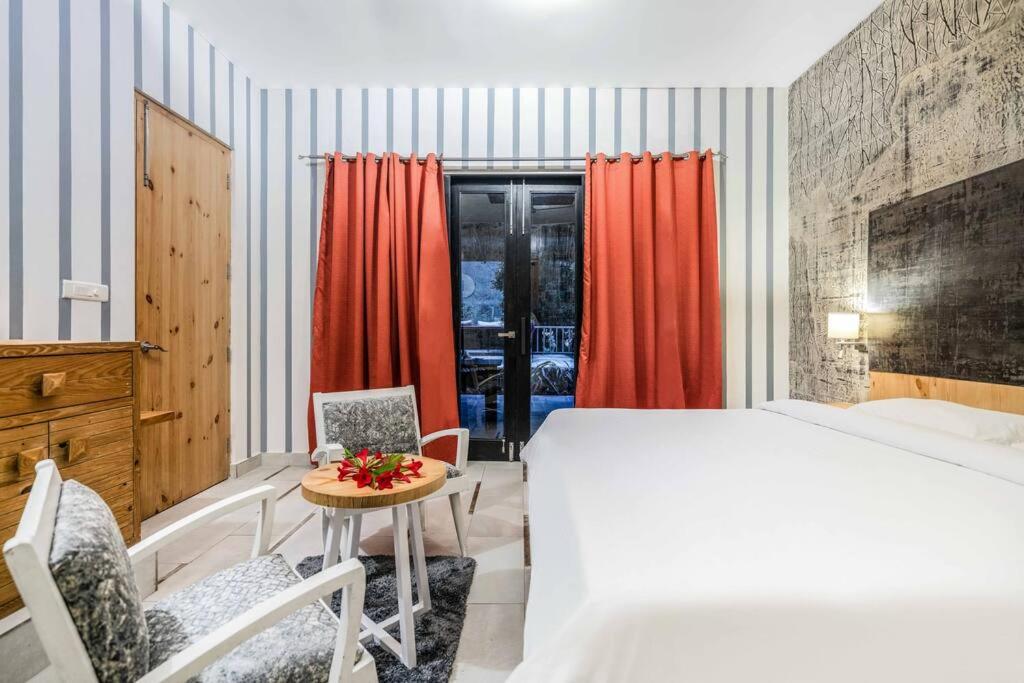 hotel room