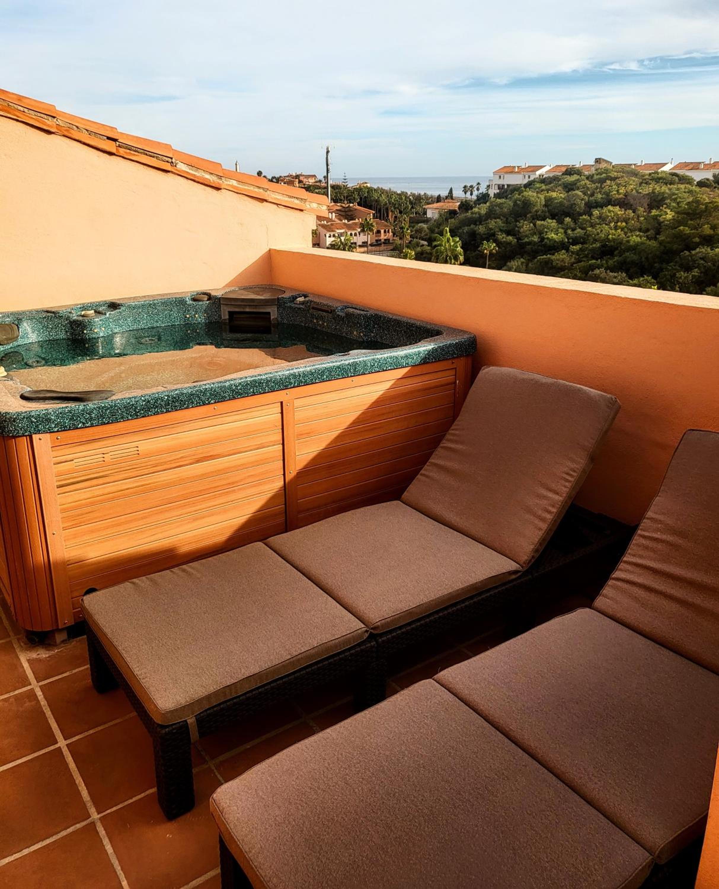 Spacious and stylish penthouse in Mijas