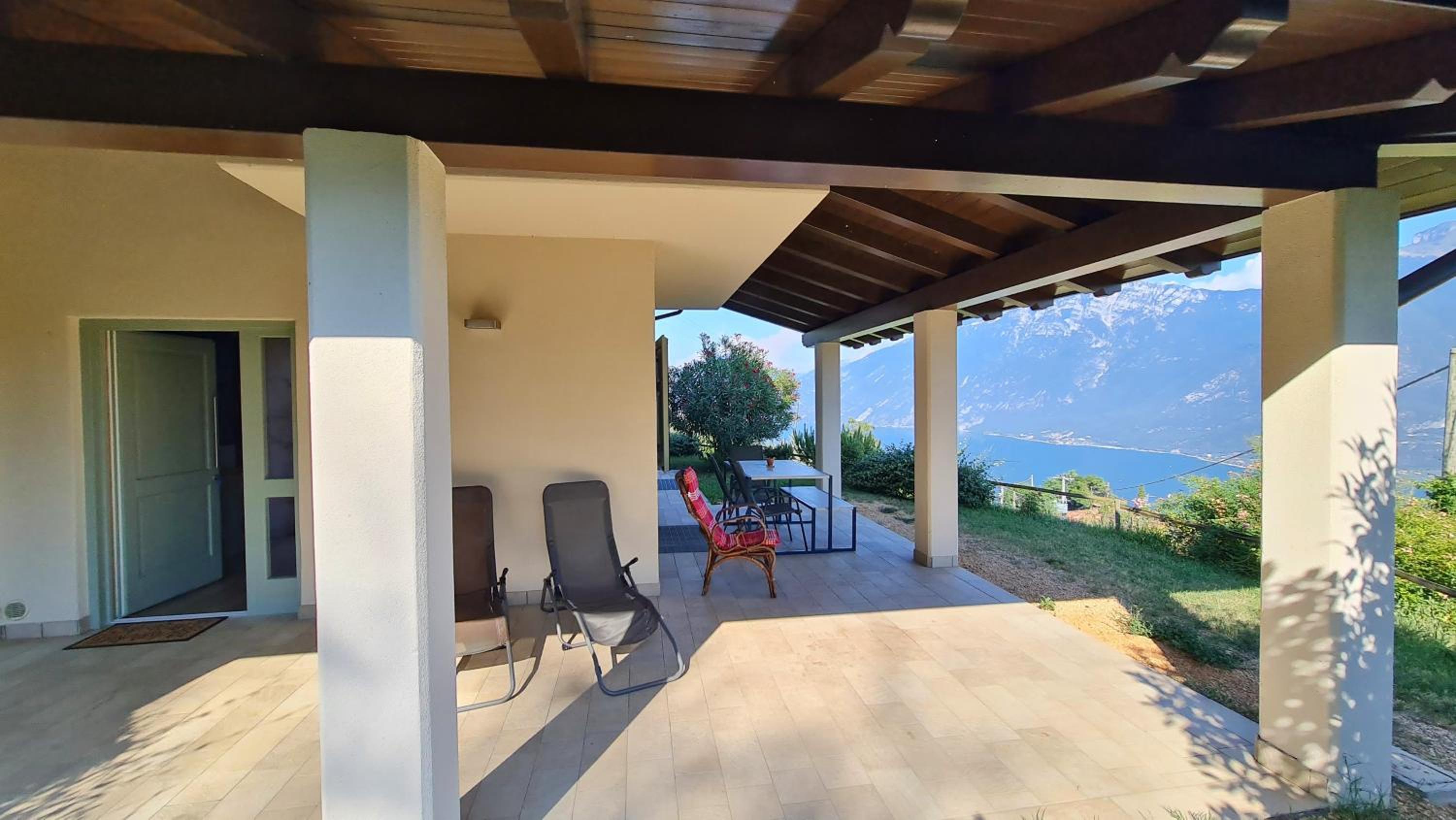 Villetta 56 Blu Yellow and Red Lake view Garden Private Parking by Garda Domus Mea view 5