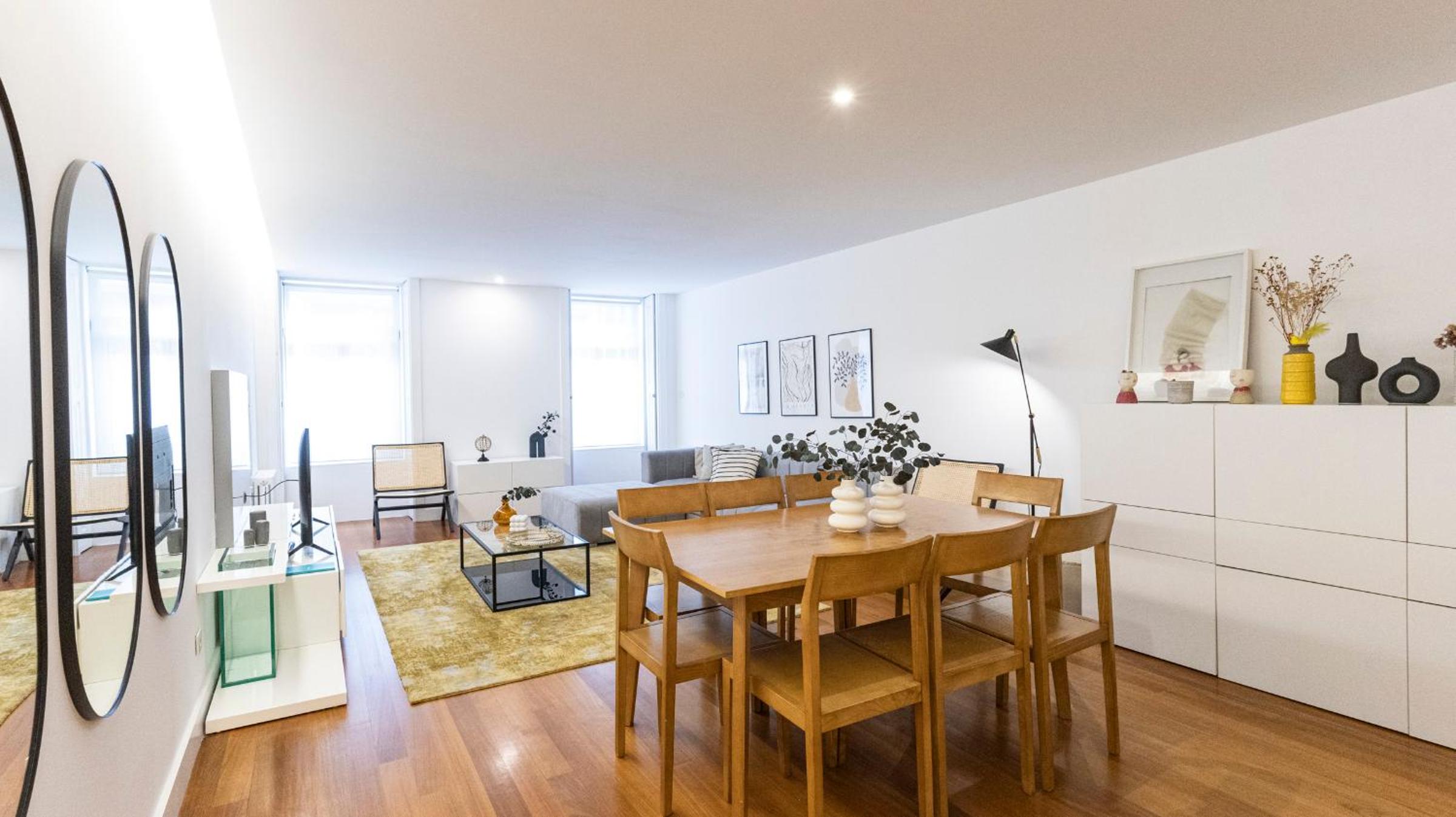 Fábrica Three-Story Charm by LovelyStay view 2