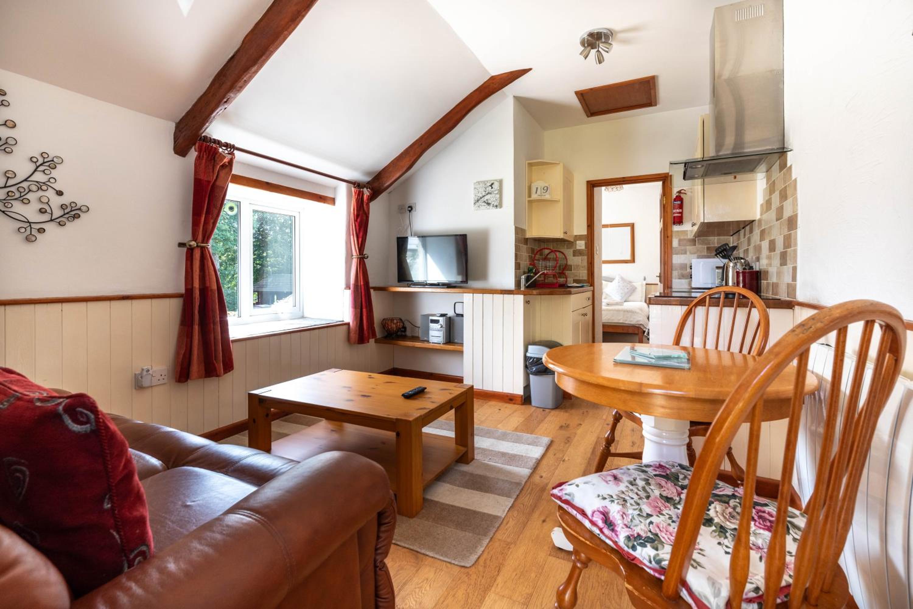 Ta Mill Cottages & Lodges - Smithy Cottage view 4