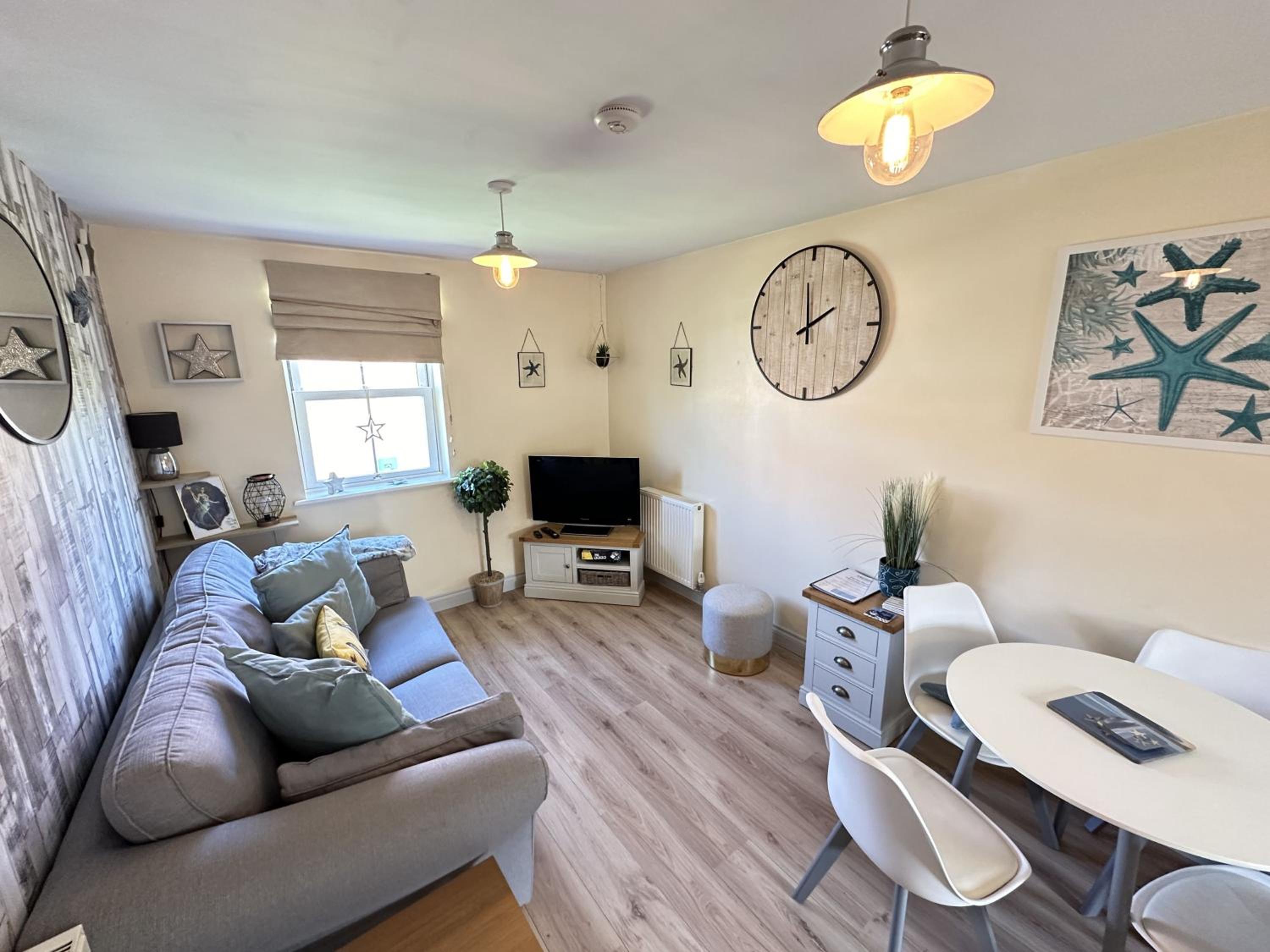 Starfish Shack - Part of the The Bay Filey Holiday Village with pool, gym and direct beach access, pub, restaurant, tennis and meadows walks
