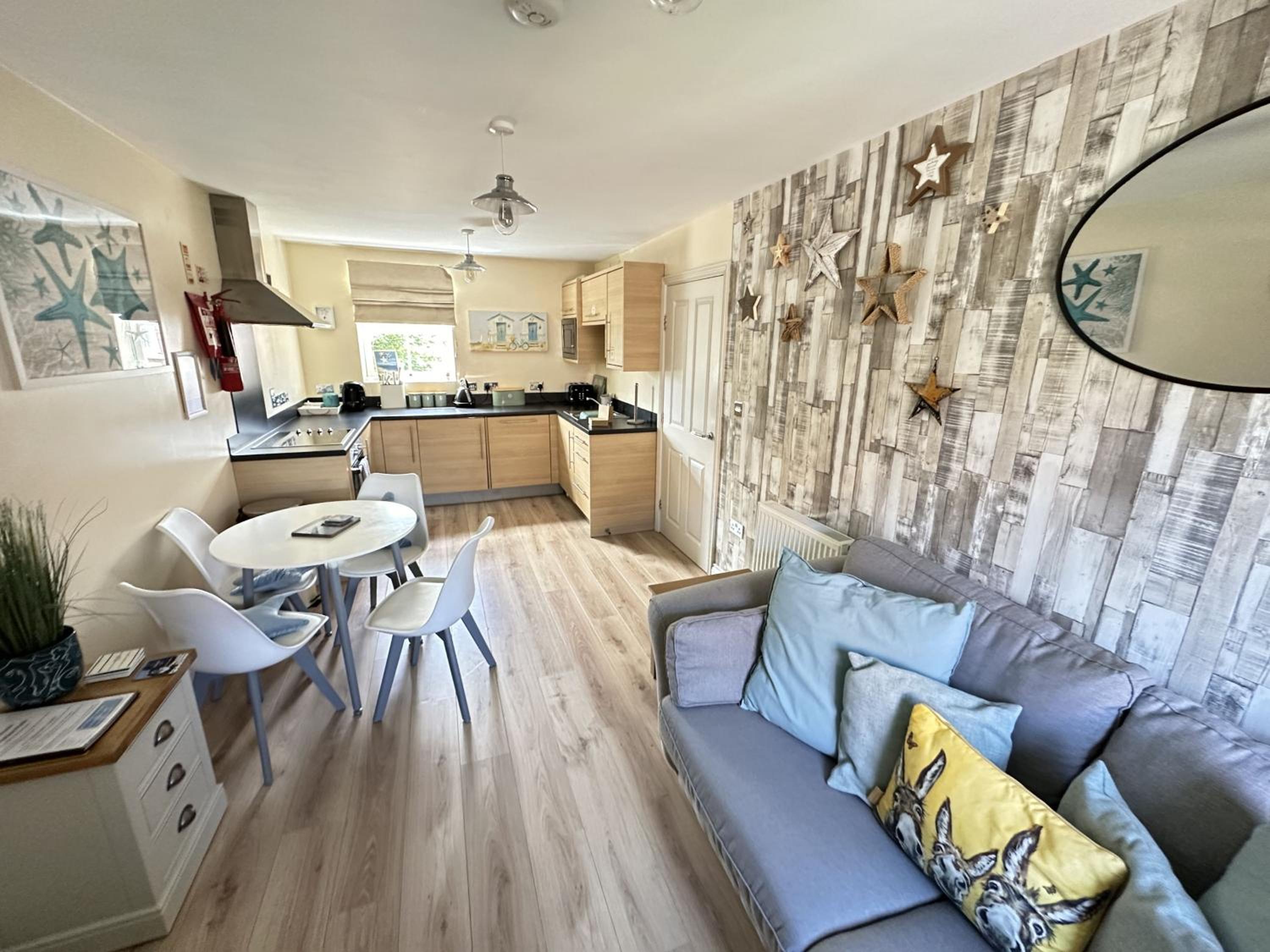 Starfish Shack - Part of the The Bay Filey Holiday Village with pool, gym and direct beach access, pub, restaurant, tennis and meadows walks