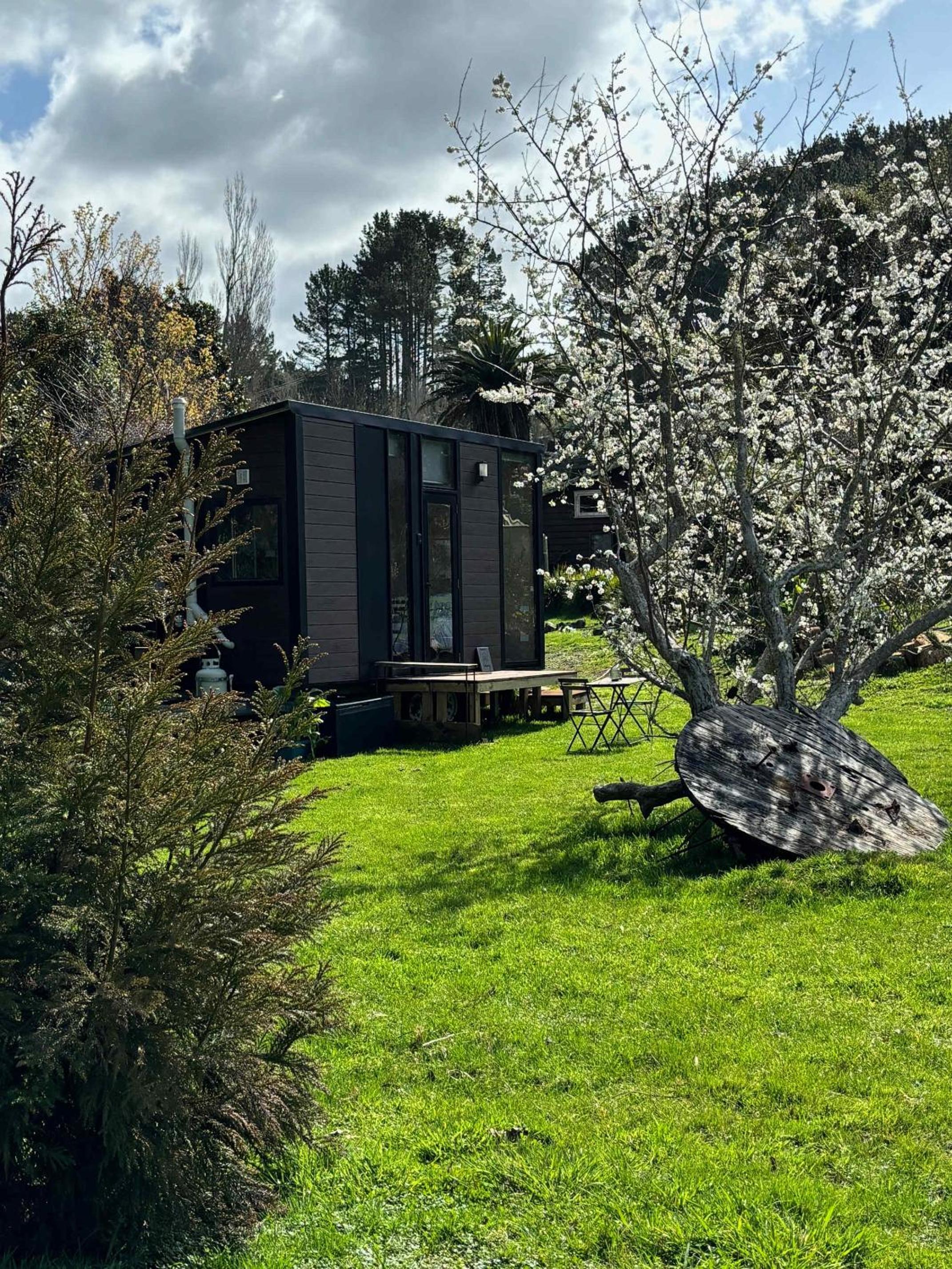 Golden Valley Retreat by Tiny Away view 3