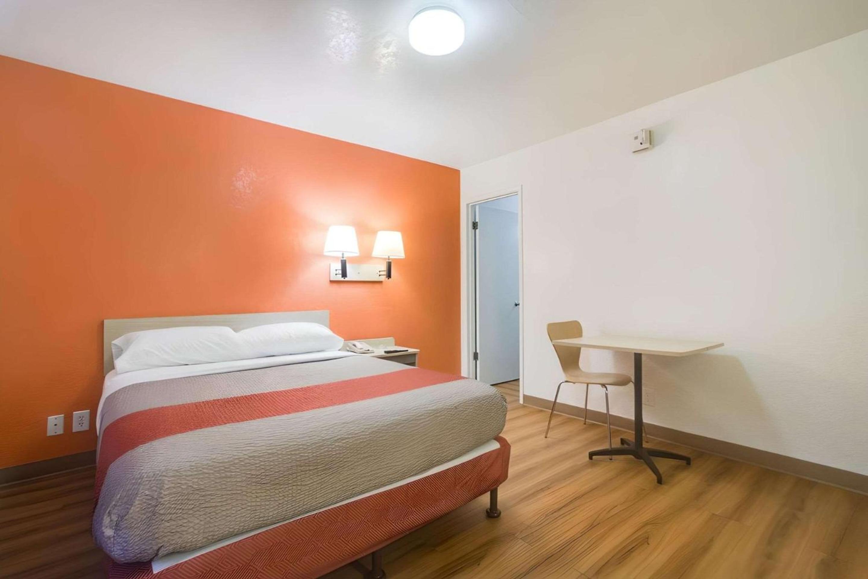 Park Inn by Radisson, Lakewood - Property Image 6