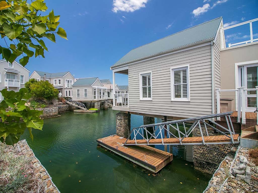 Modern Canal Lifestyle view 4