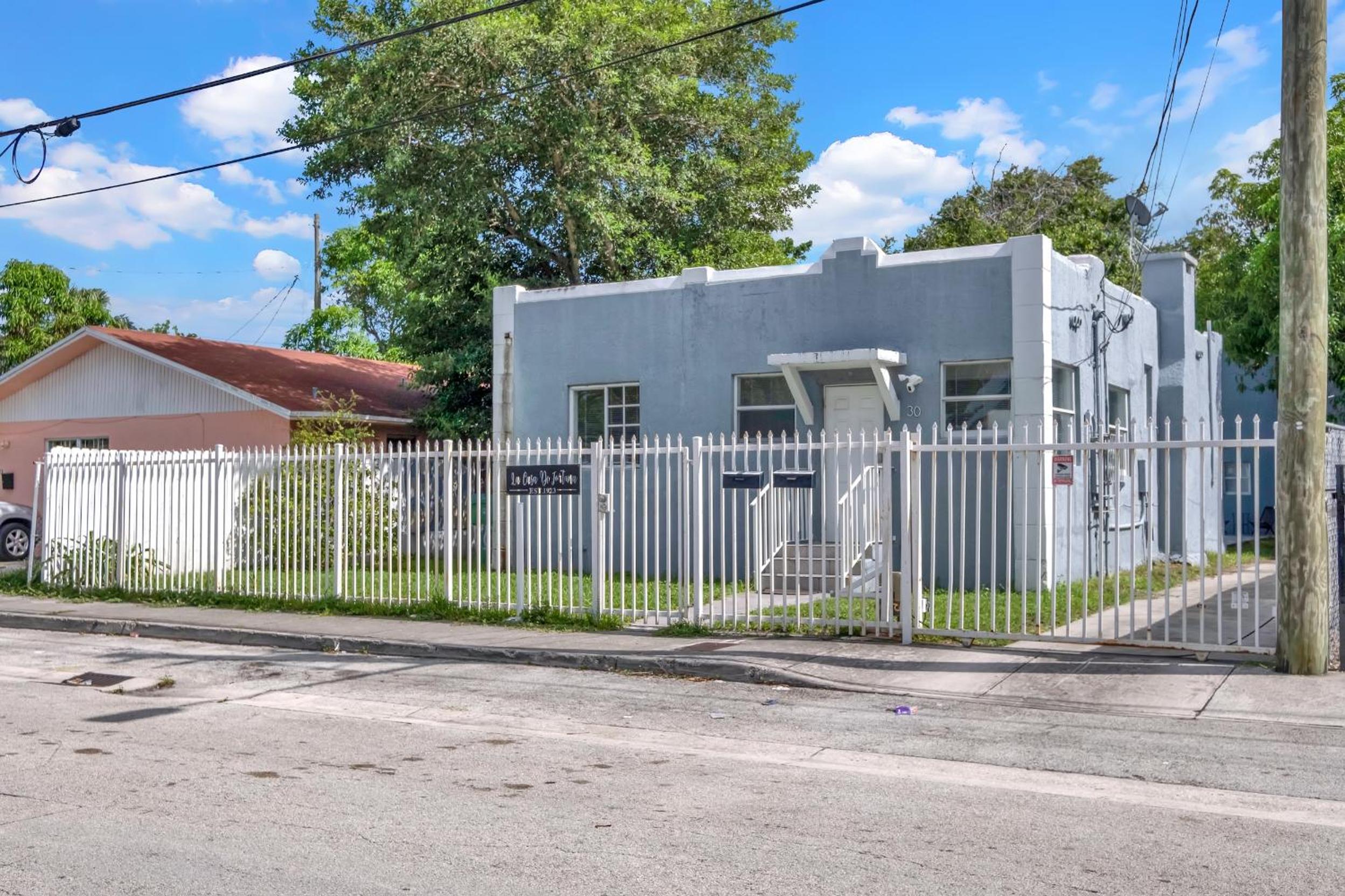 Dos Casitas Design District #1 - 3 Bedroom House