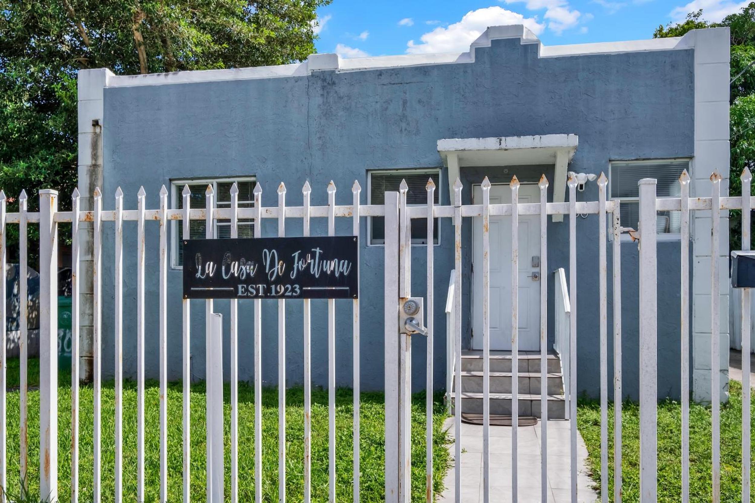 Dos Casitas Design District #1 - 3 Bedroom House