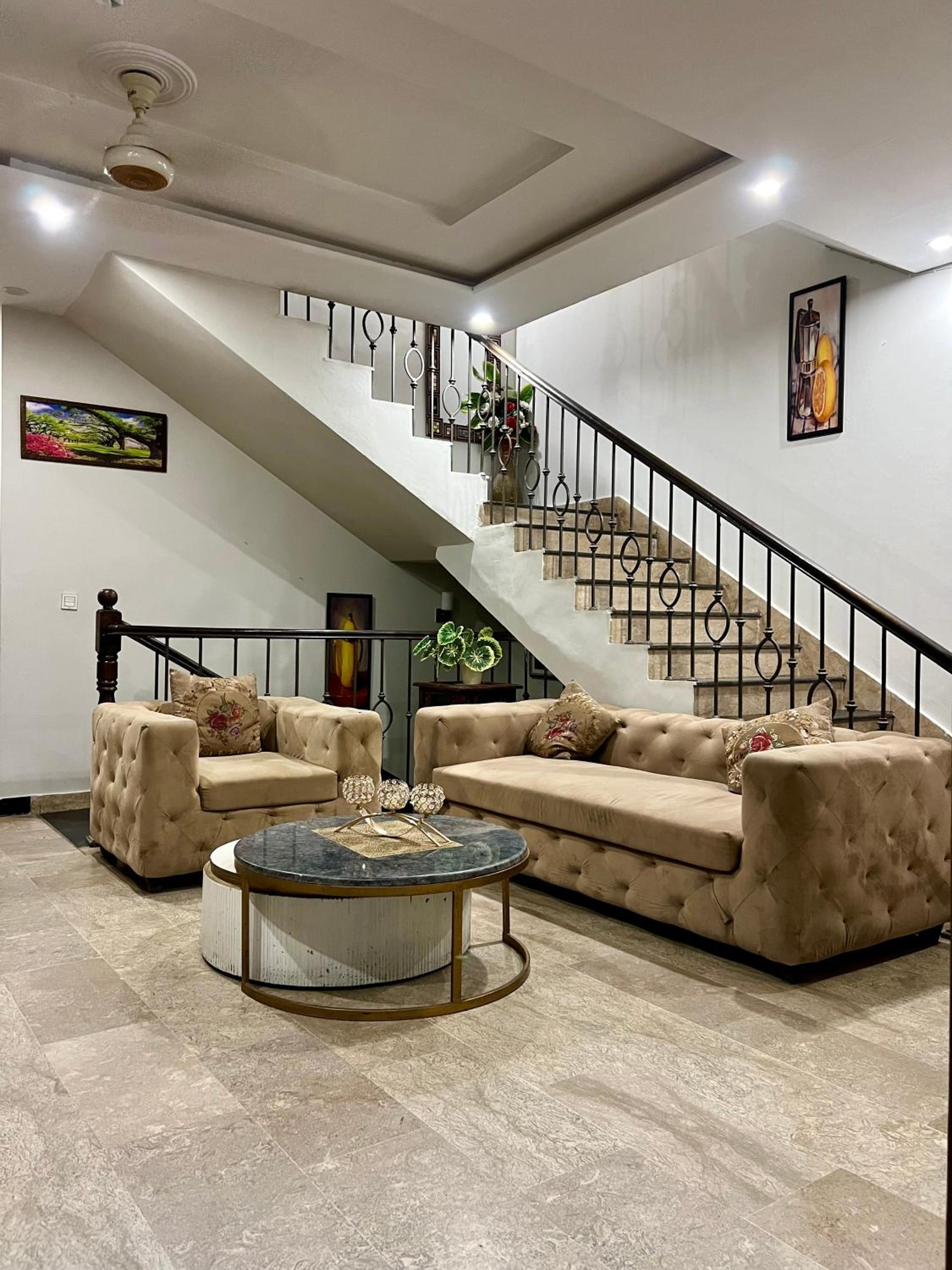 LUXURY service APARTMENT view 2