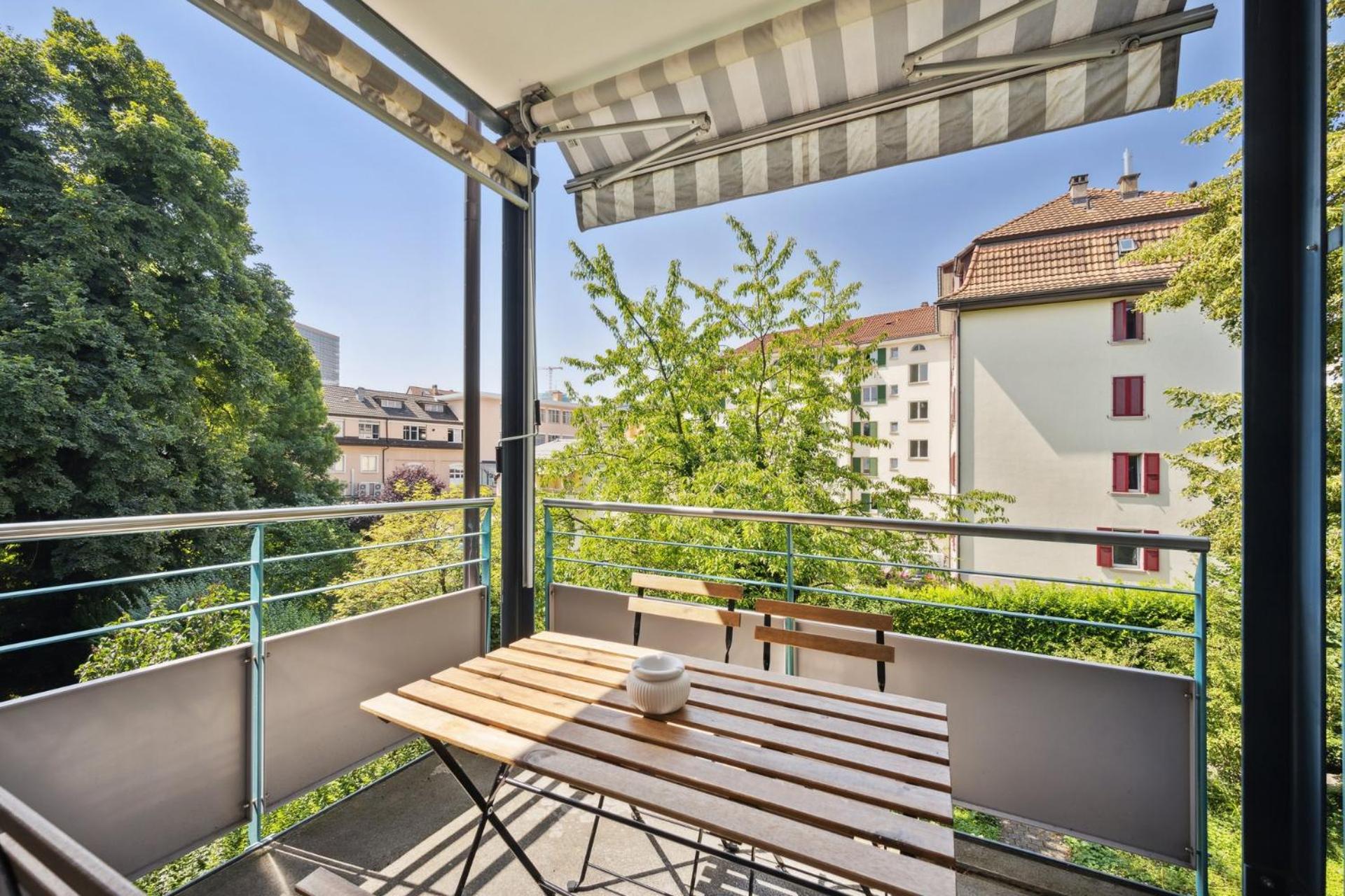 Comfortable stay in Oerlikon 20 minutes away from Zurich Airport