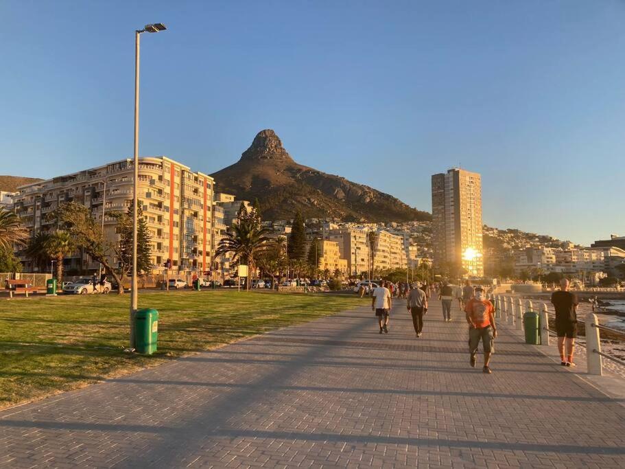Beachfront Apartment in Sea Point with amazing views view 3