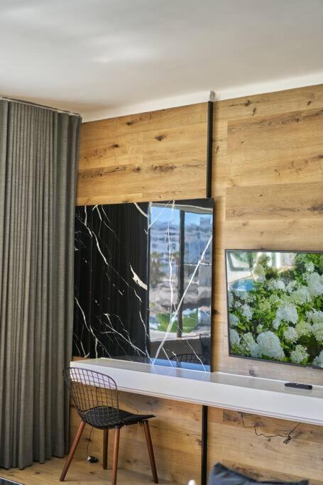 Beachfront Apartment in Sea Point with amazing views view 4