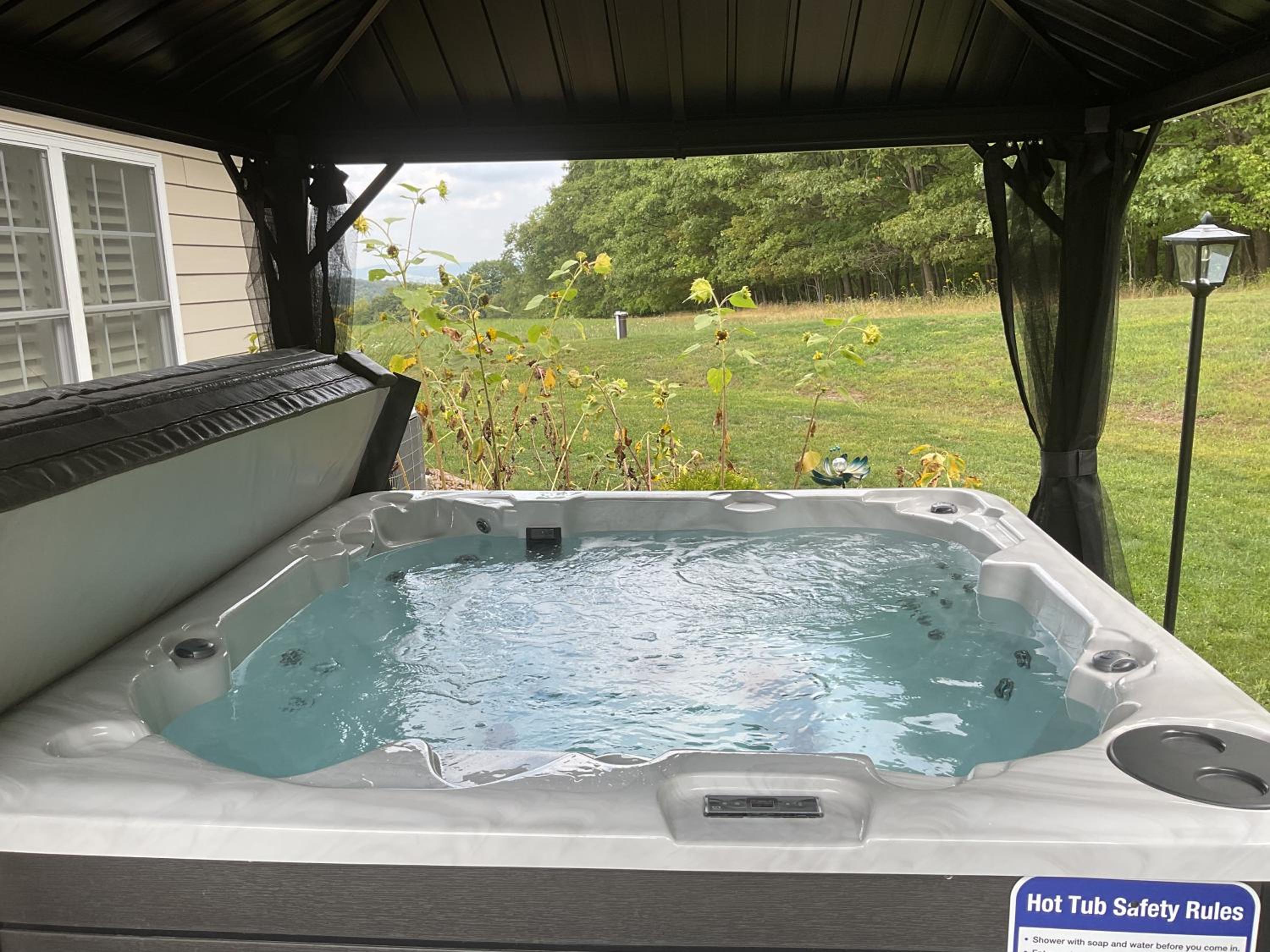 Deep Creek Retreat Hot Tub 85 inchTV all one level view 5