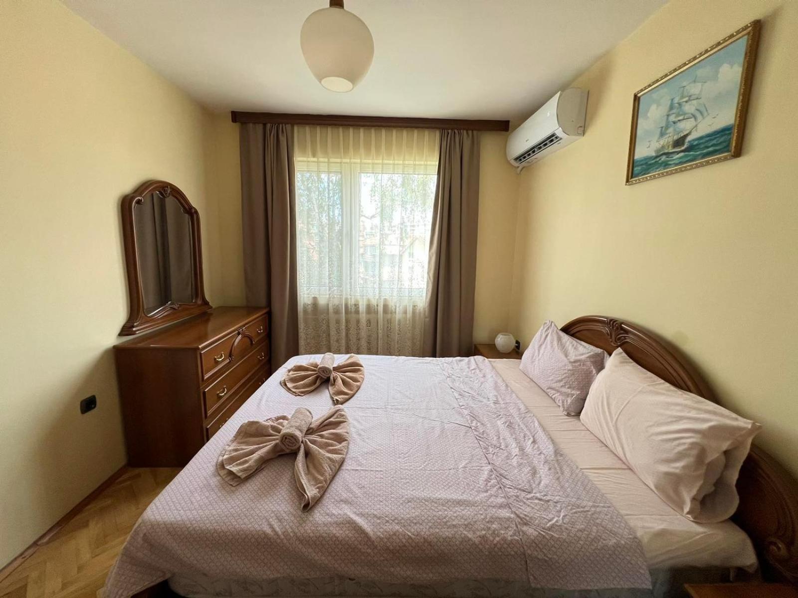 Lugano Couples Quiet Apt w Free Street Parking