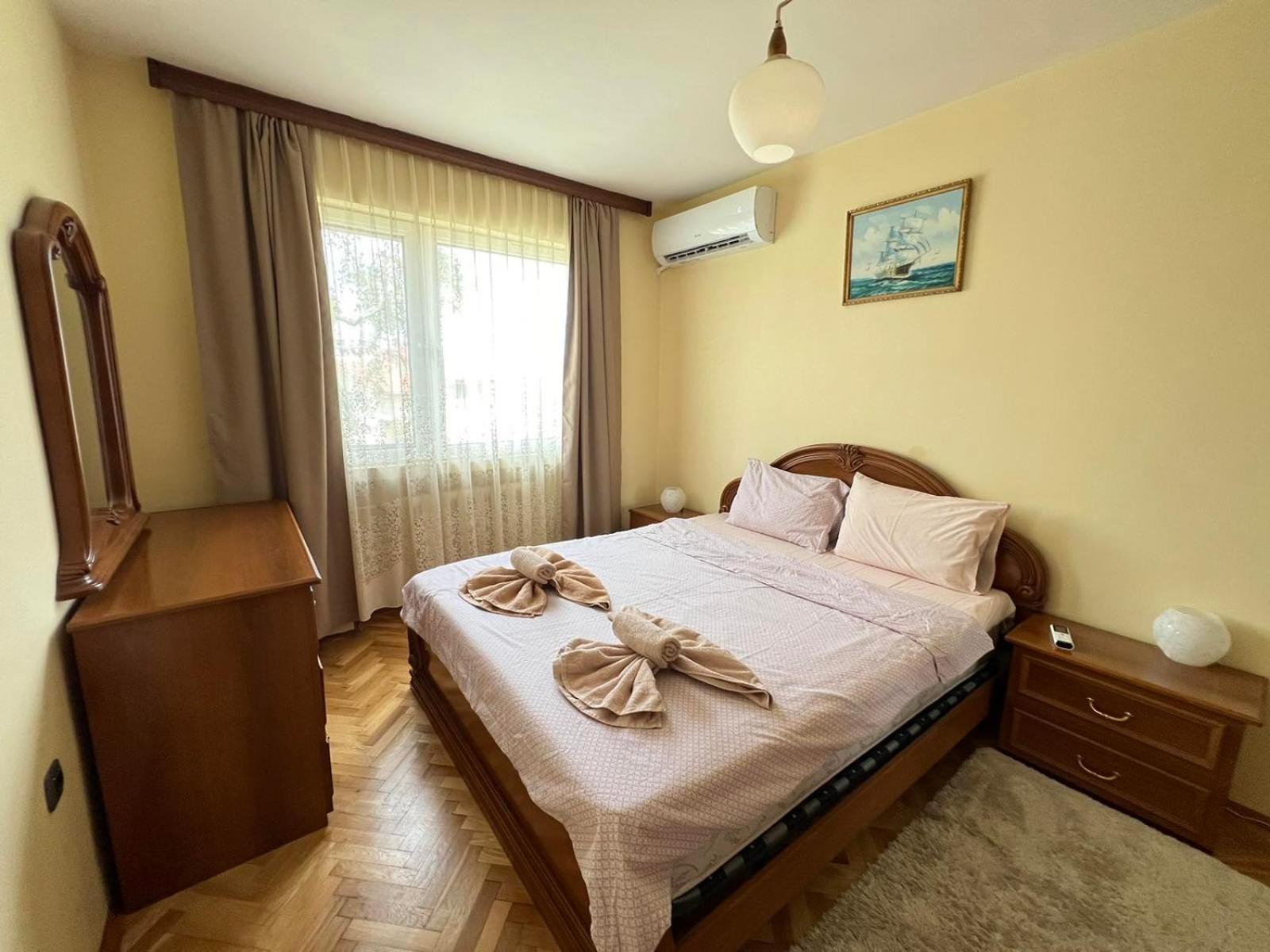 Lugano Couples Quiet Apt w Free Street Parking