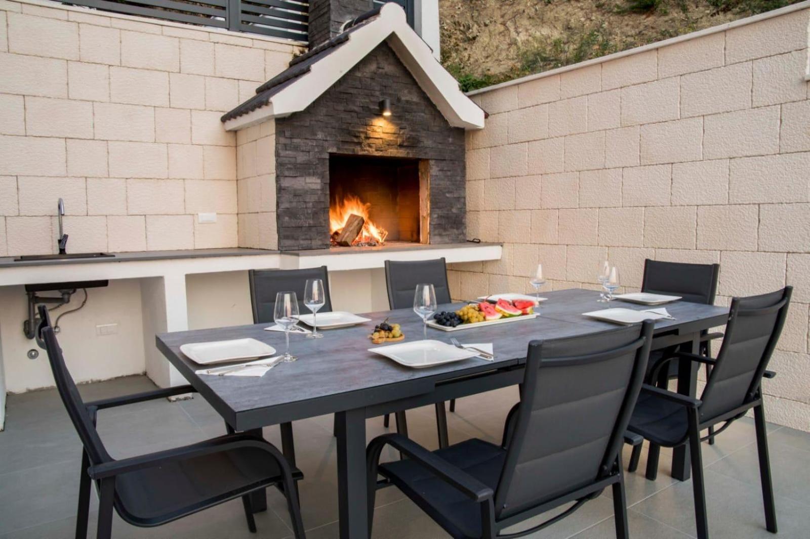 Hotel Villa With Beautiful View, Modern Furnishing & Pool - Image 1