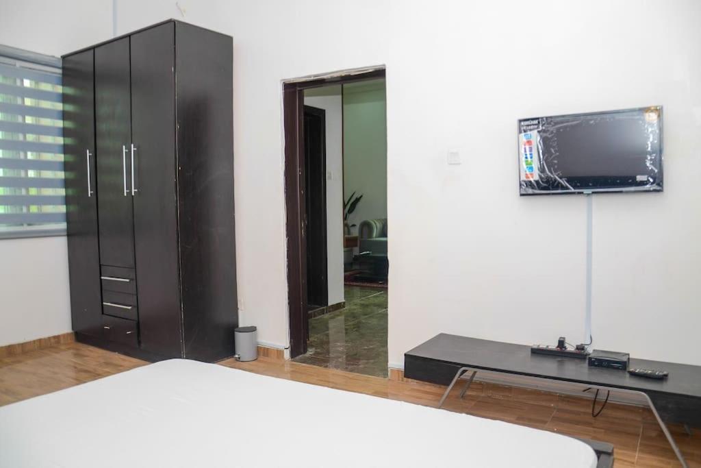 Beautiful and Cosy Furnished 1 Bedroom Apartment in an Exclusive Area - Lekki view 3