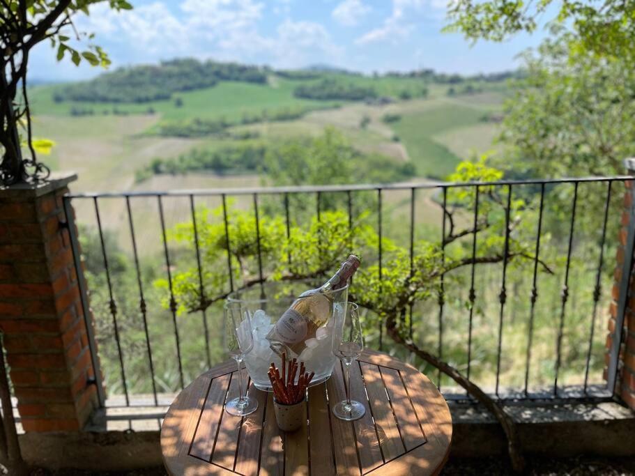Typisch Italiaanse villa tussen de wijngaarden view 3